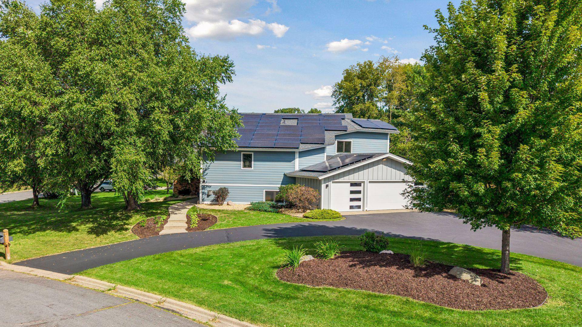 1728 Trail RD, Mendota Heights, MN 55118