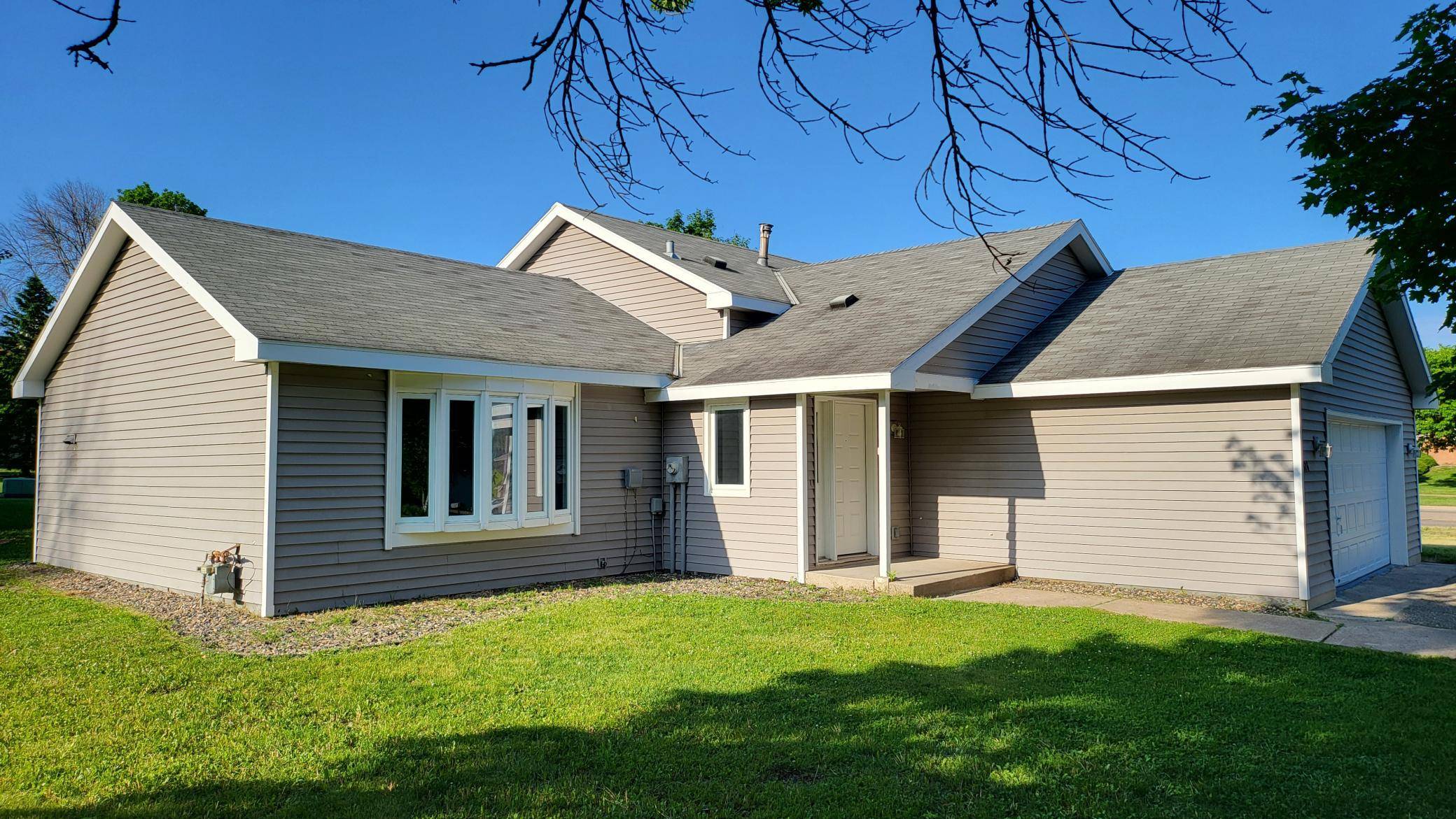524 Wood WAY, Burnsville, MN 55337