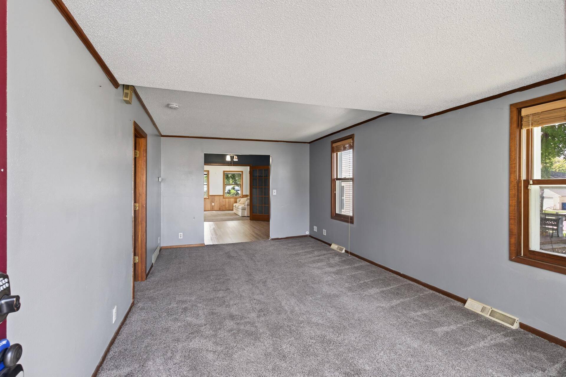 220 N Chestnut ST, Belle Plaine, MN 56011