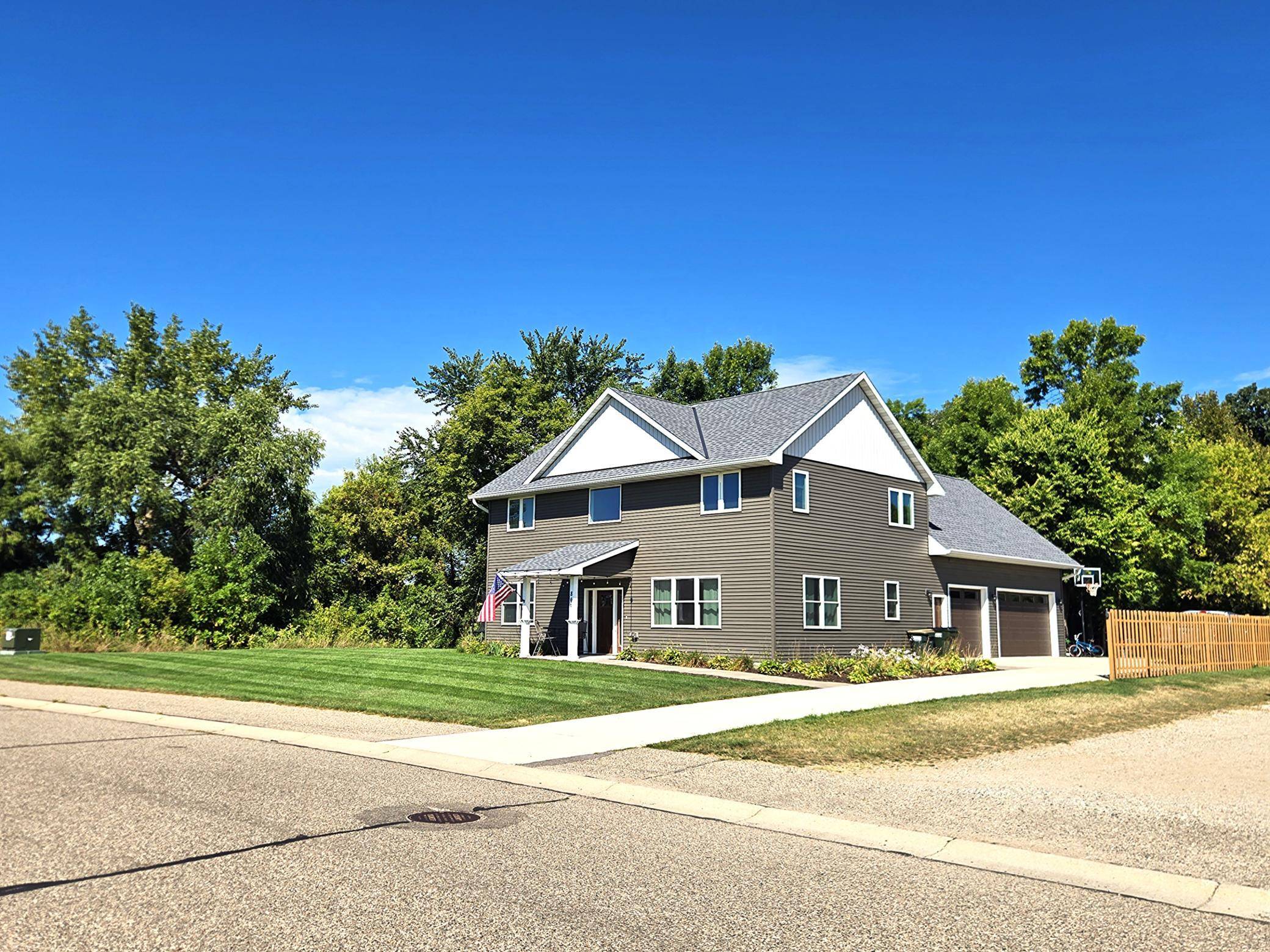 864 Beech LN S, Annandale, MN 55302