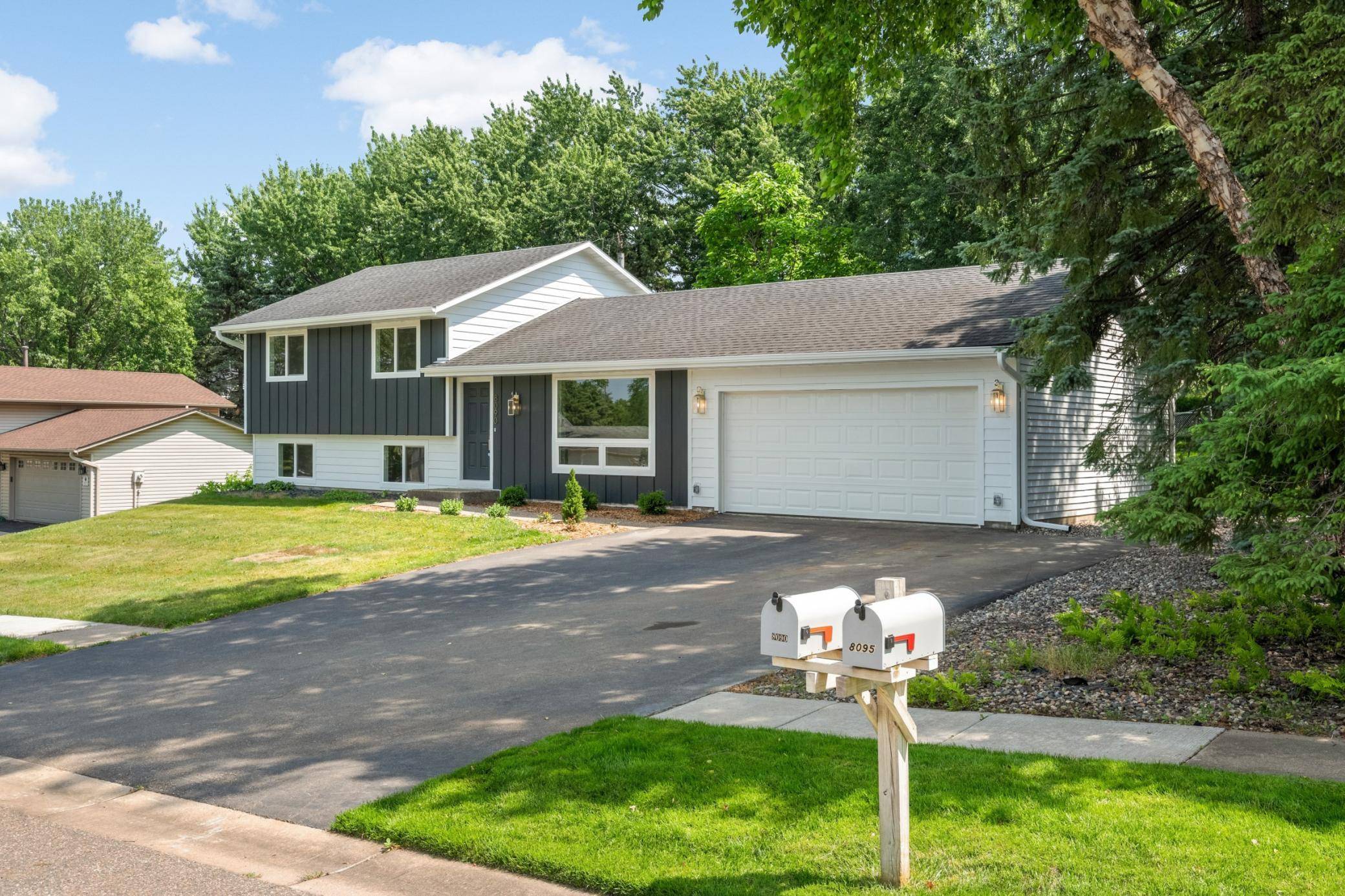 8090 159th ST W, Apple Valley, MN 55124