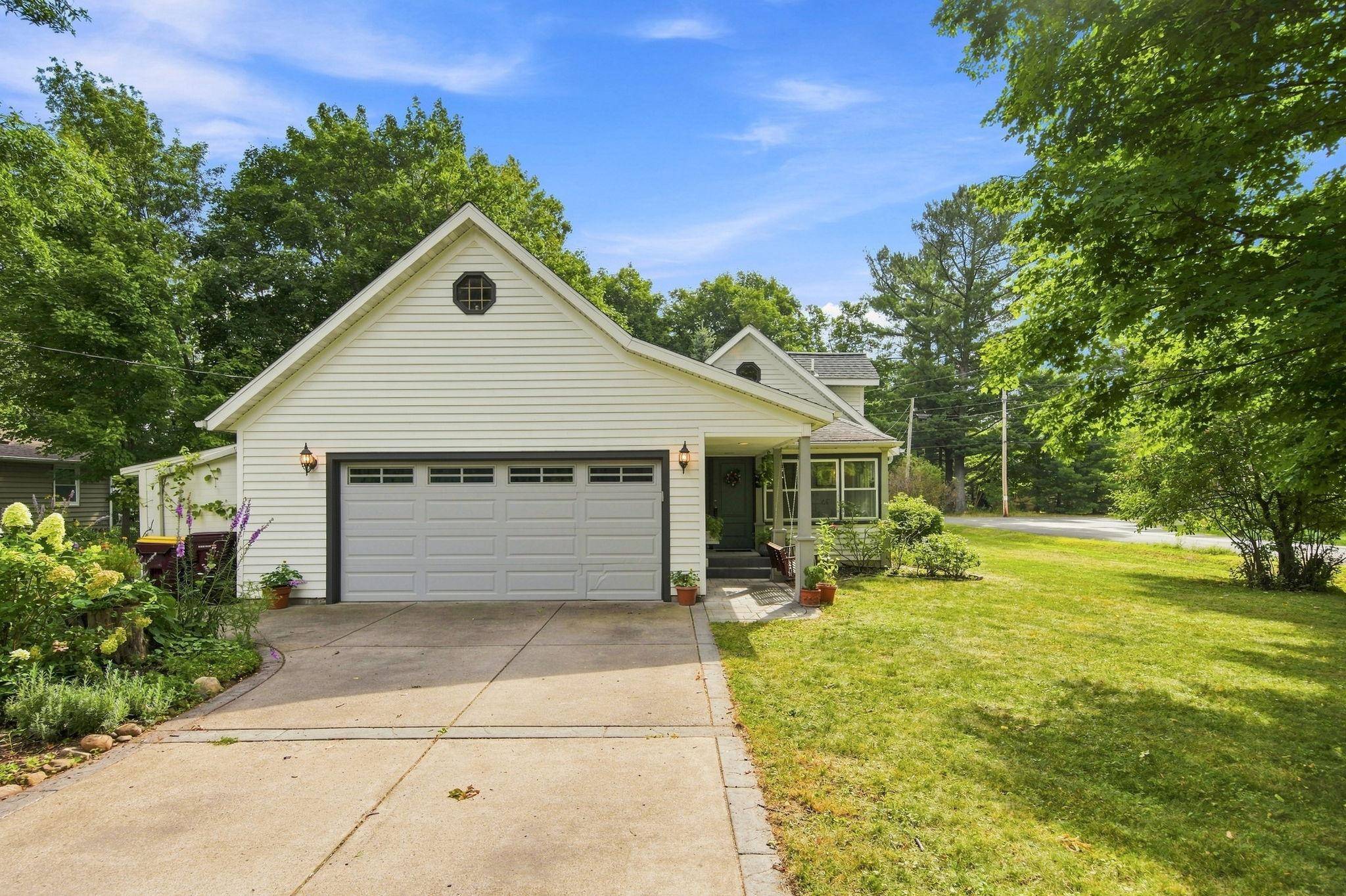 406 Maple ST, Taylors Falls, MN 55084