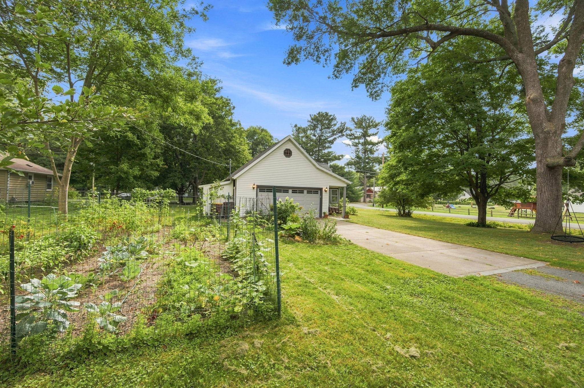 406 Maple ST, Taylors Falls, MN 55084