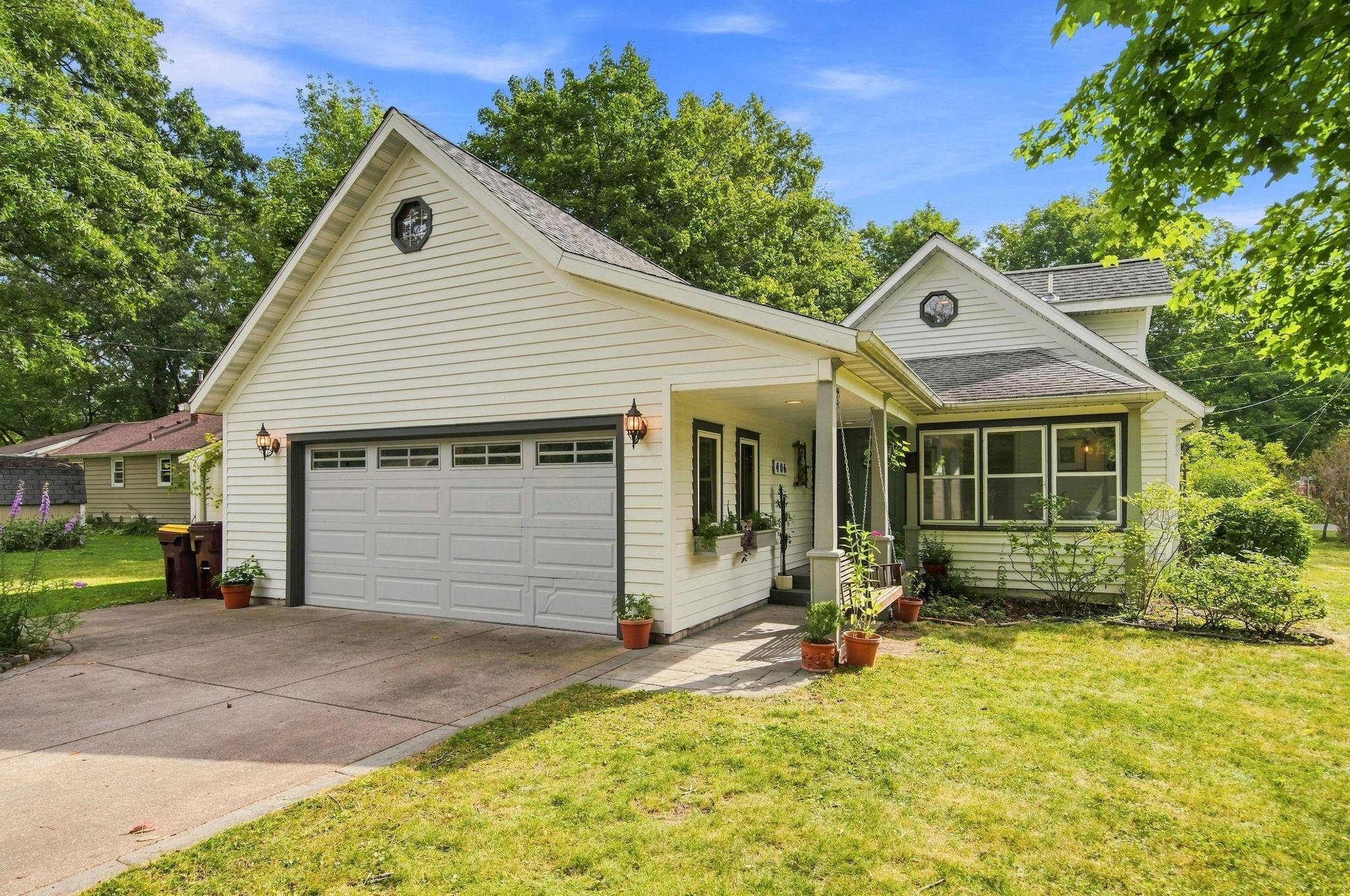 406 Maple ST, Taylors Falls, MN 55084