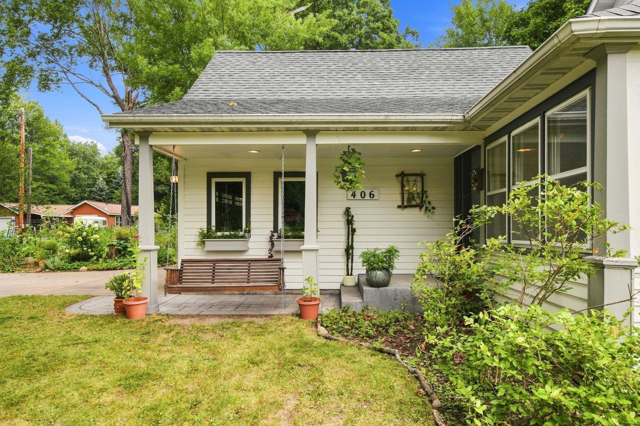 406 Maple ST, Taylors Falls, MN 55084