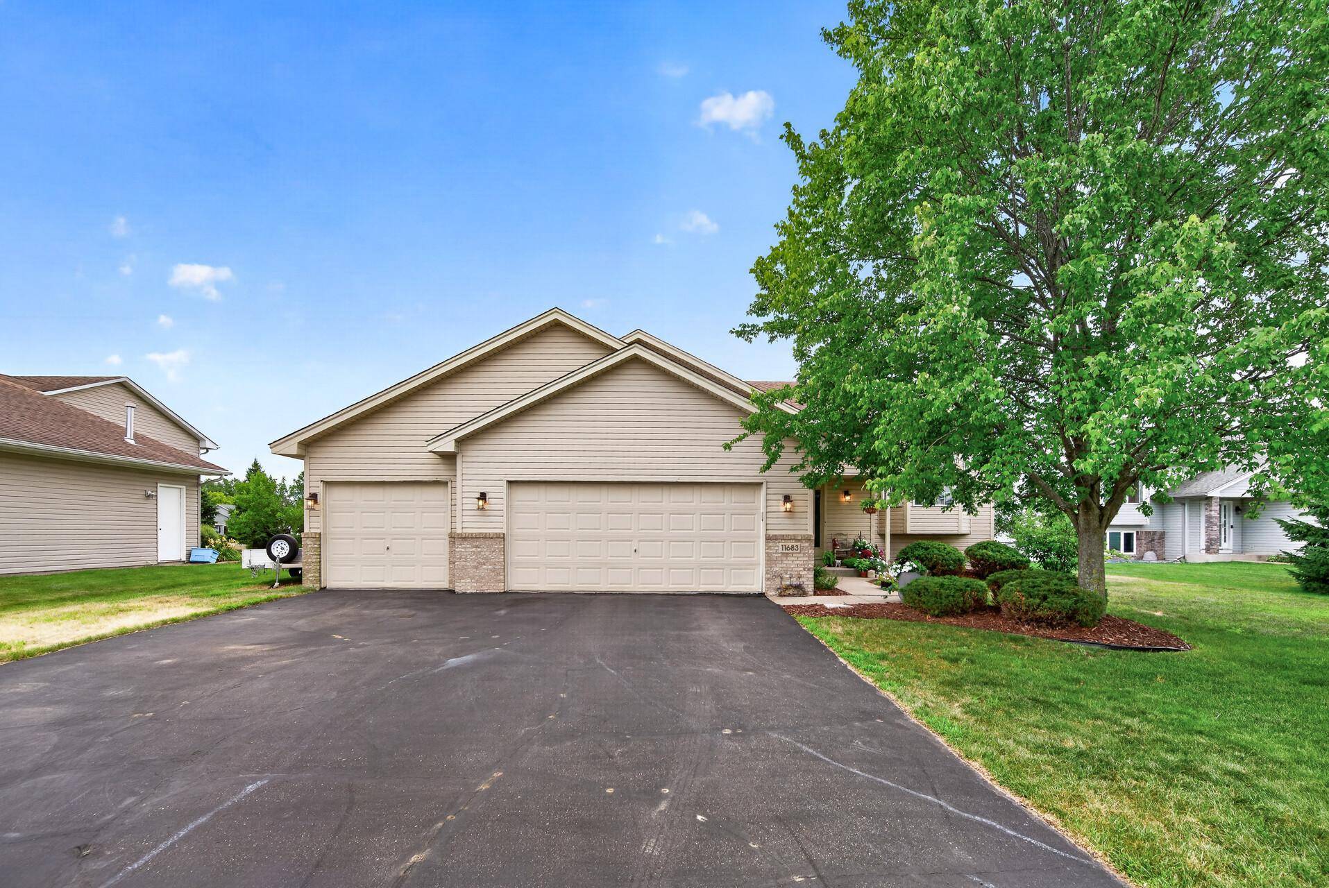 11683 10th ST NE, Hanover, MN 55341