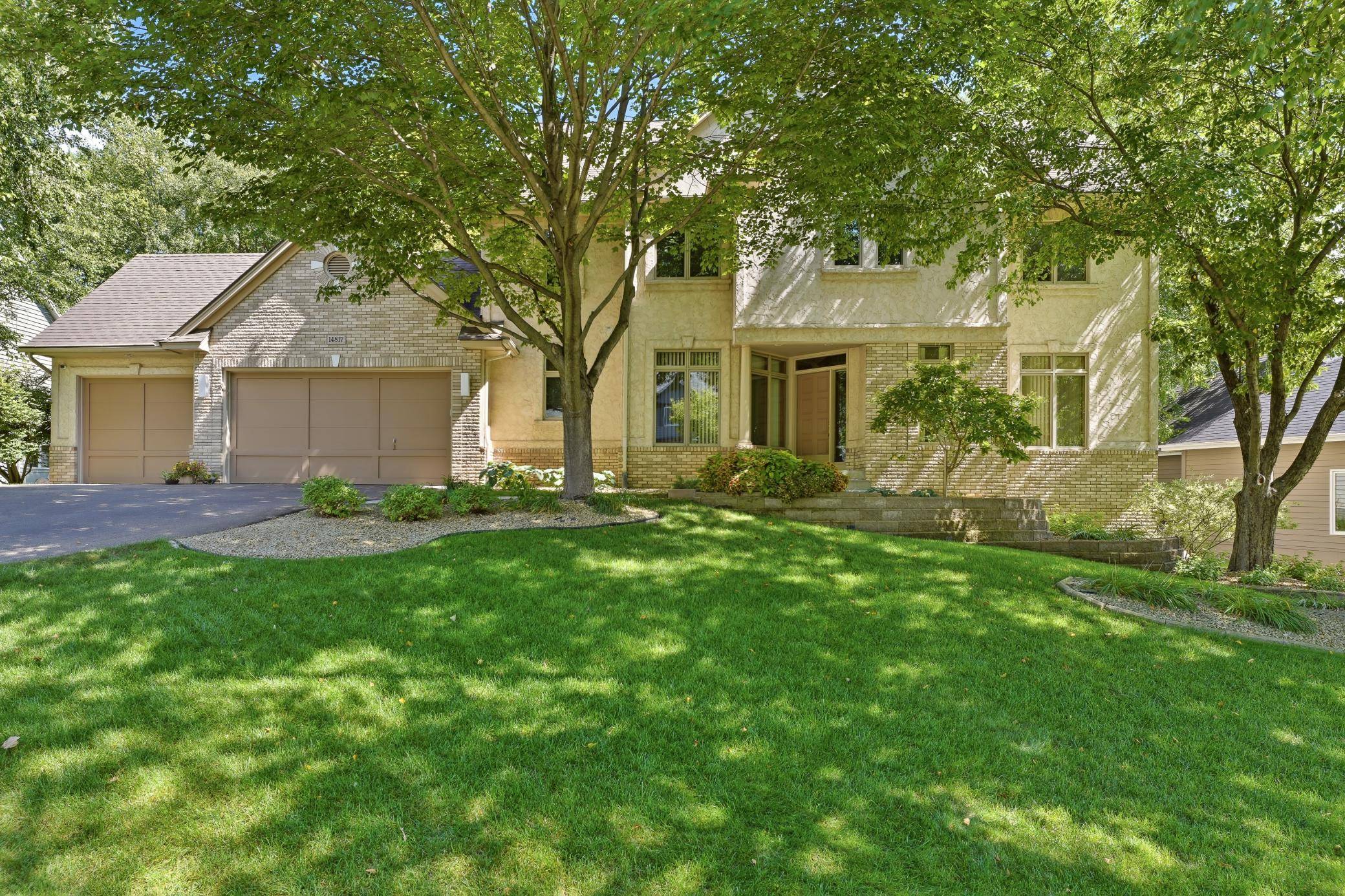 14817 Summit Oaks DR, Burnsville, MN 55337