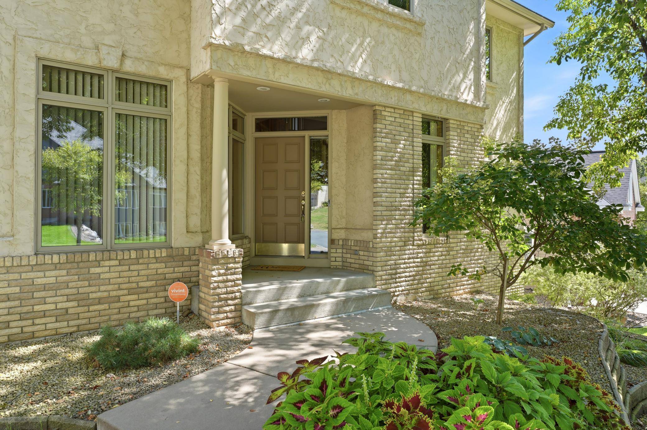 14817 Summit Oaks DR, Burnsville, MN 55337