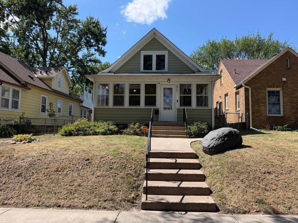 2955 Queen AVE N, Minneapolis, MN 55411