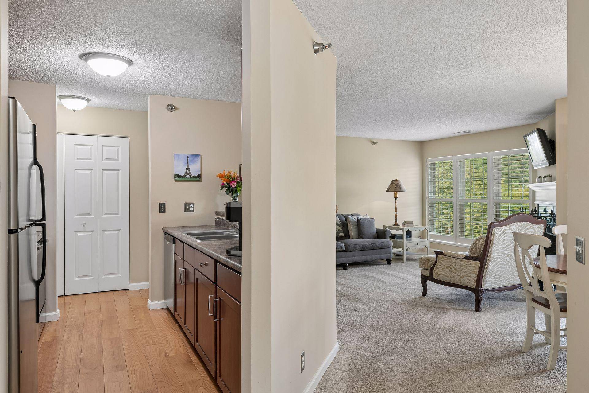 6155 Chasewood Pkwy #201, Minnetonka, MN 55343