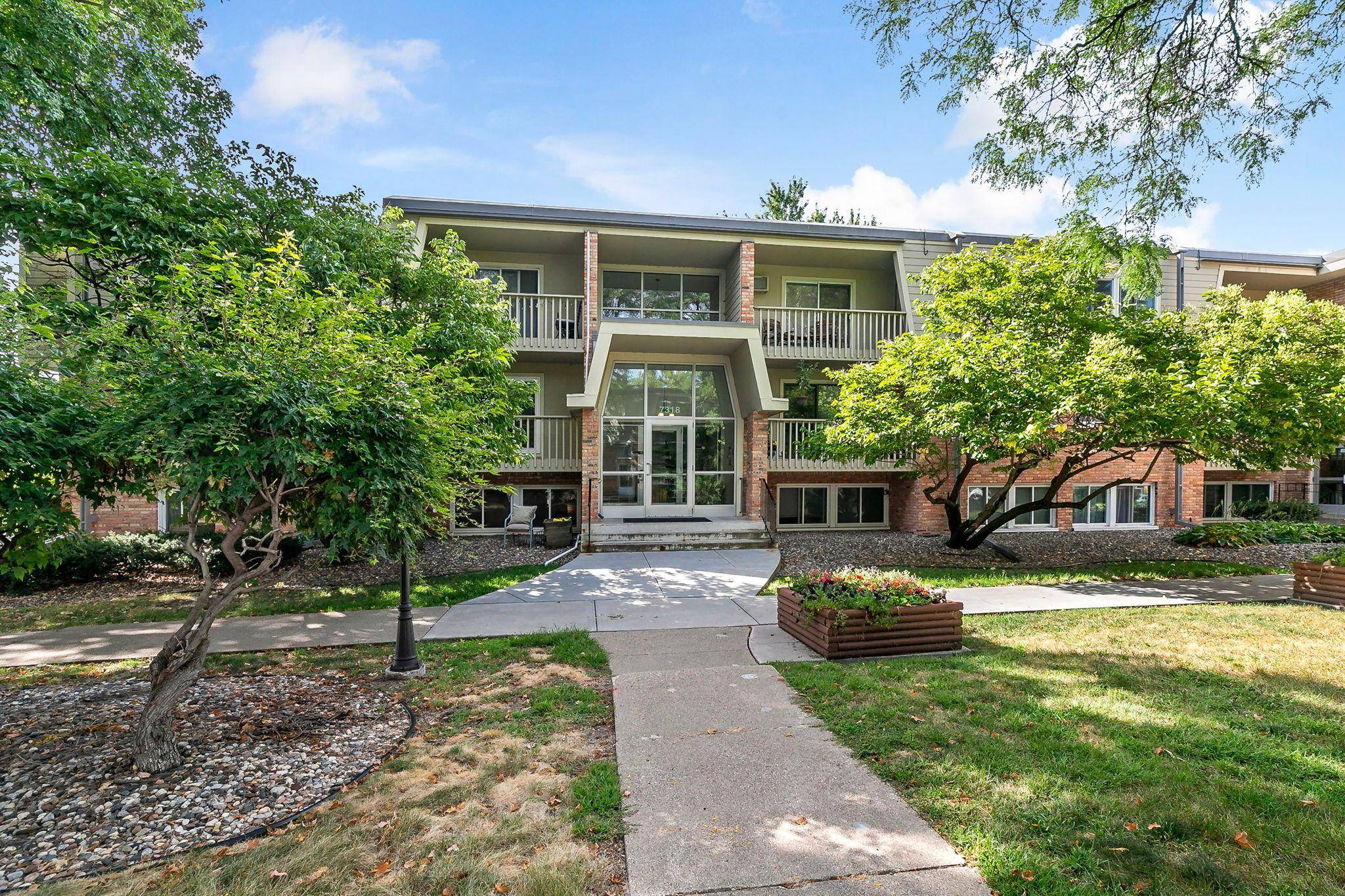 7318 W 22nd ST #111, Saint Louis Park, MN 55426