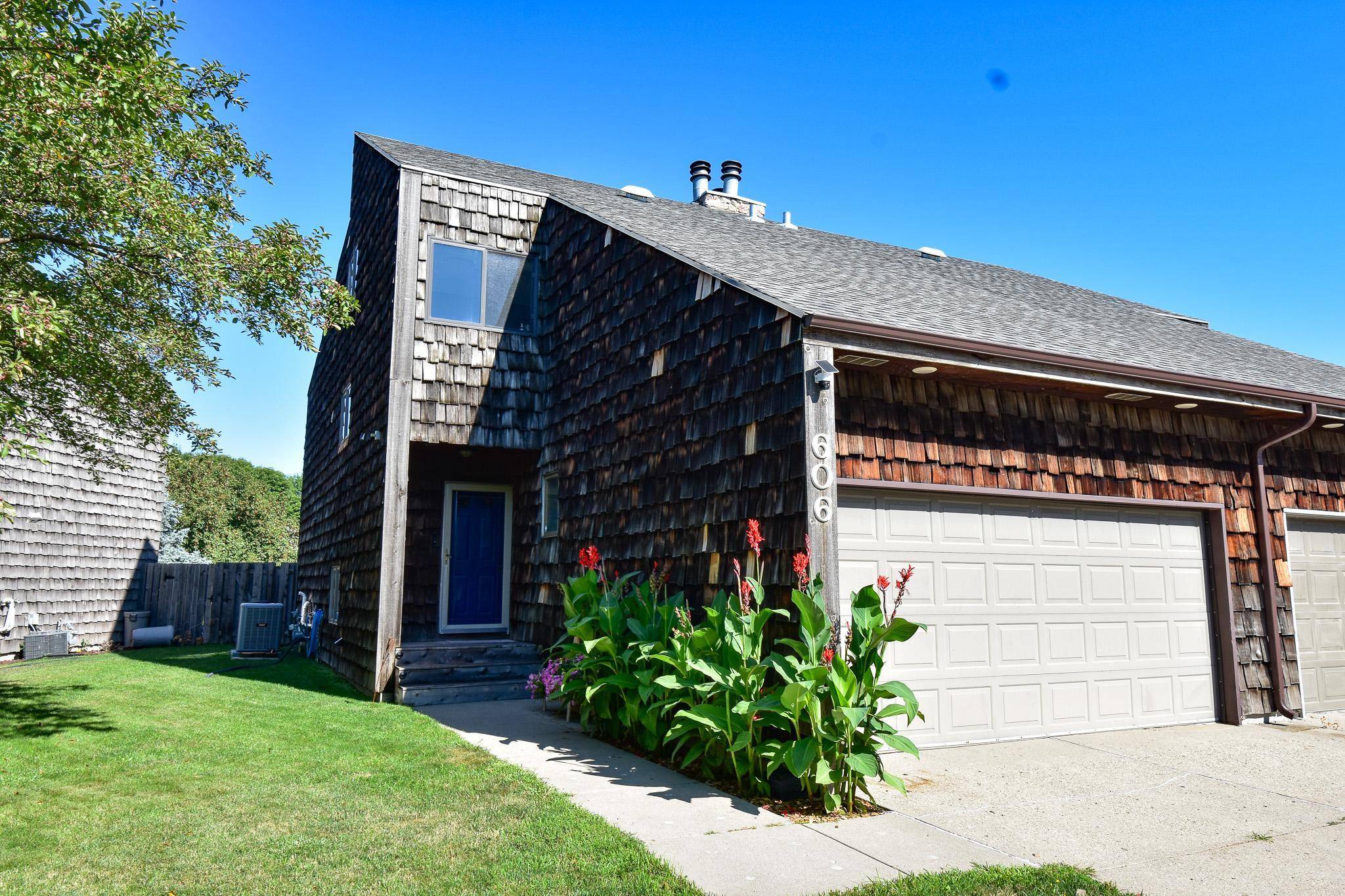 606 37th AVE S, Moorhead, MN 56560