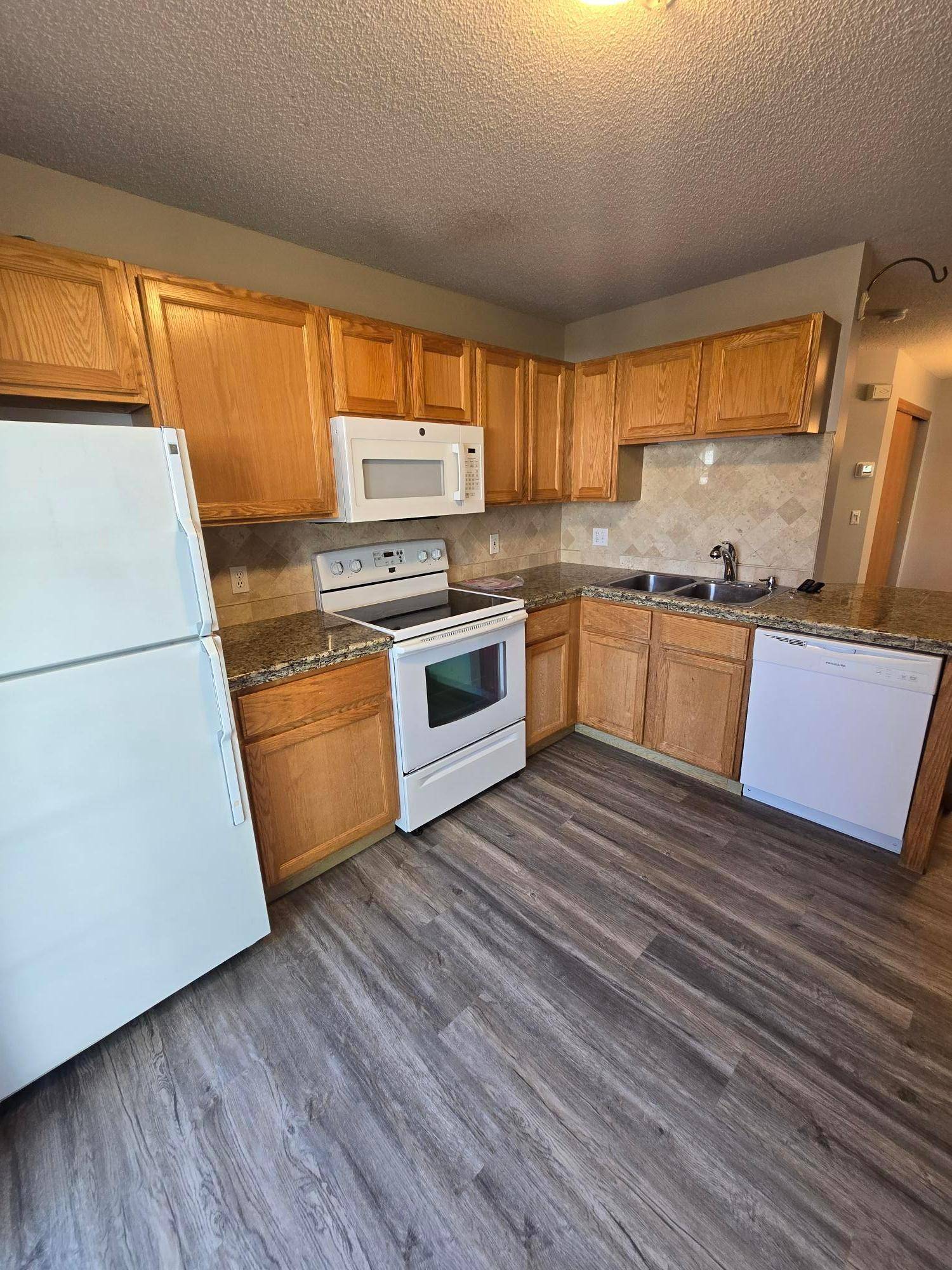 8433 Annapolis WAY, Eden Prairie, MN 55344