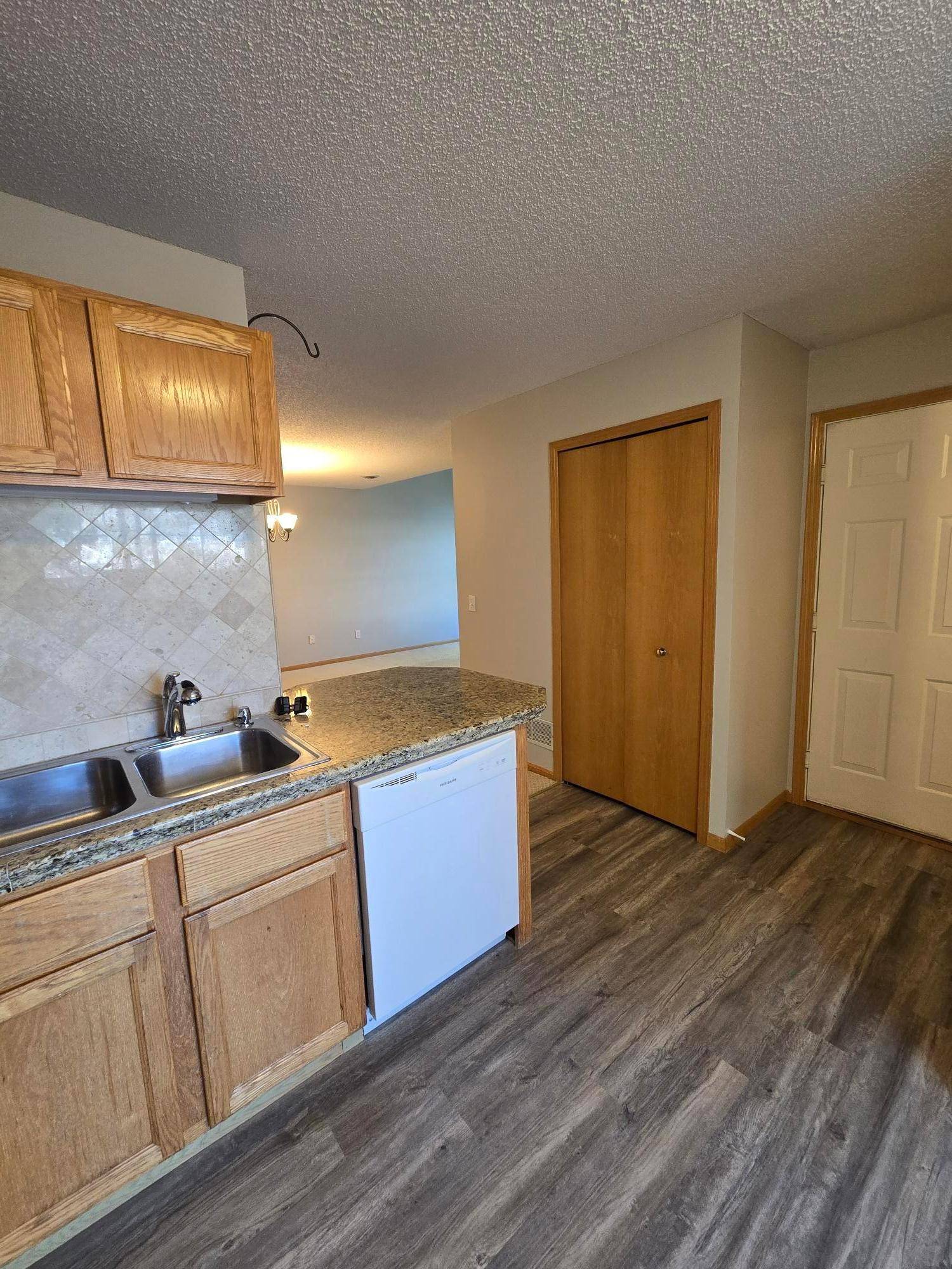 8433 Annapolis WAY, Eden Prairie, MN 55344