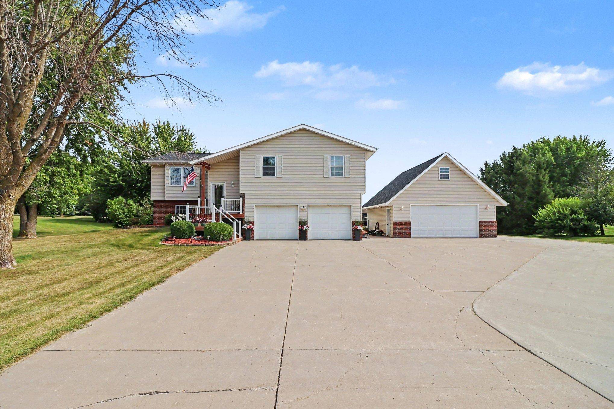 781 Hillside AVE SW, New Prague, MN 56071