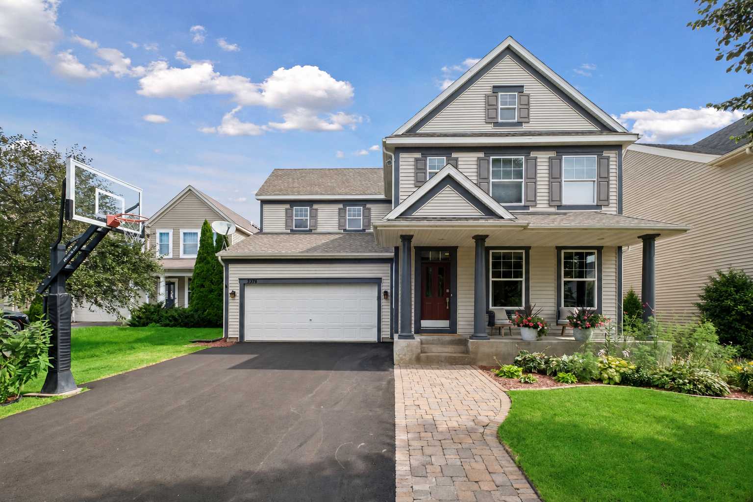 2374 Molnau CT, Chaska, MN 55318