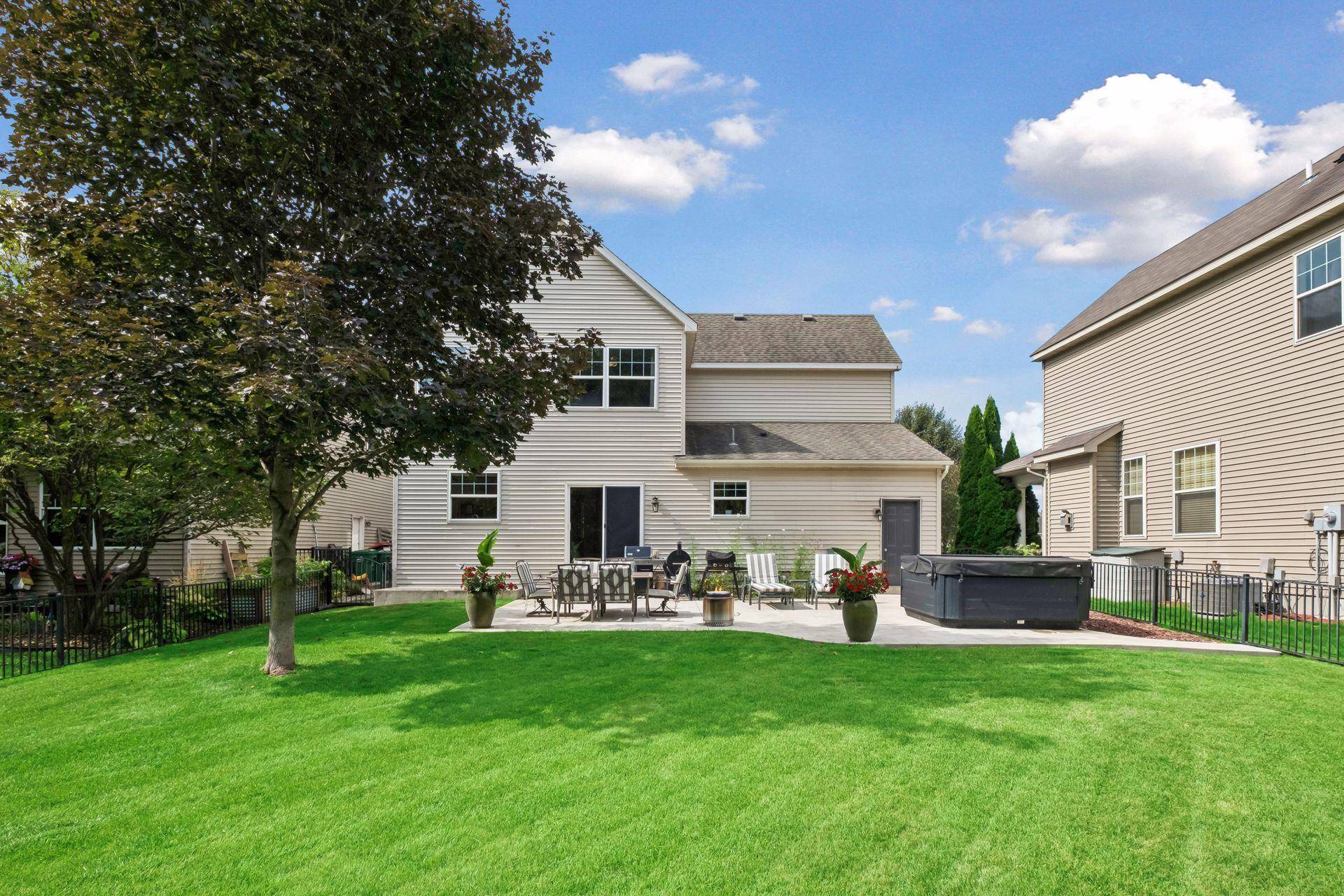 2374 Molnau CT, Chaska, MN 55318