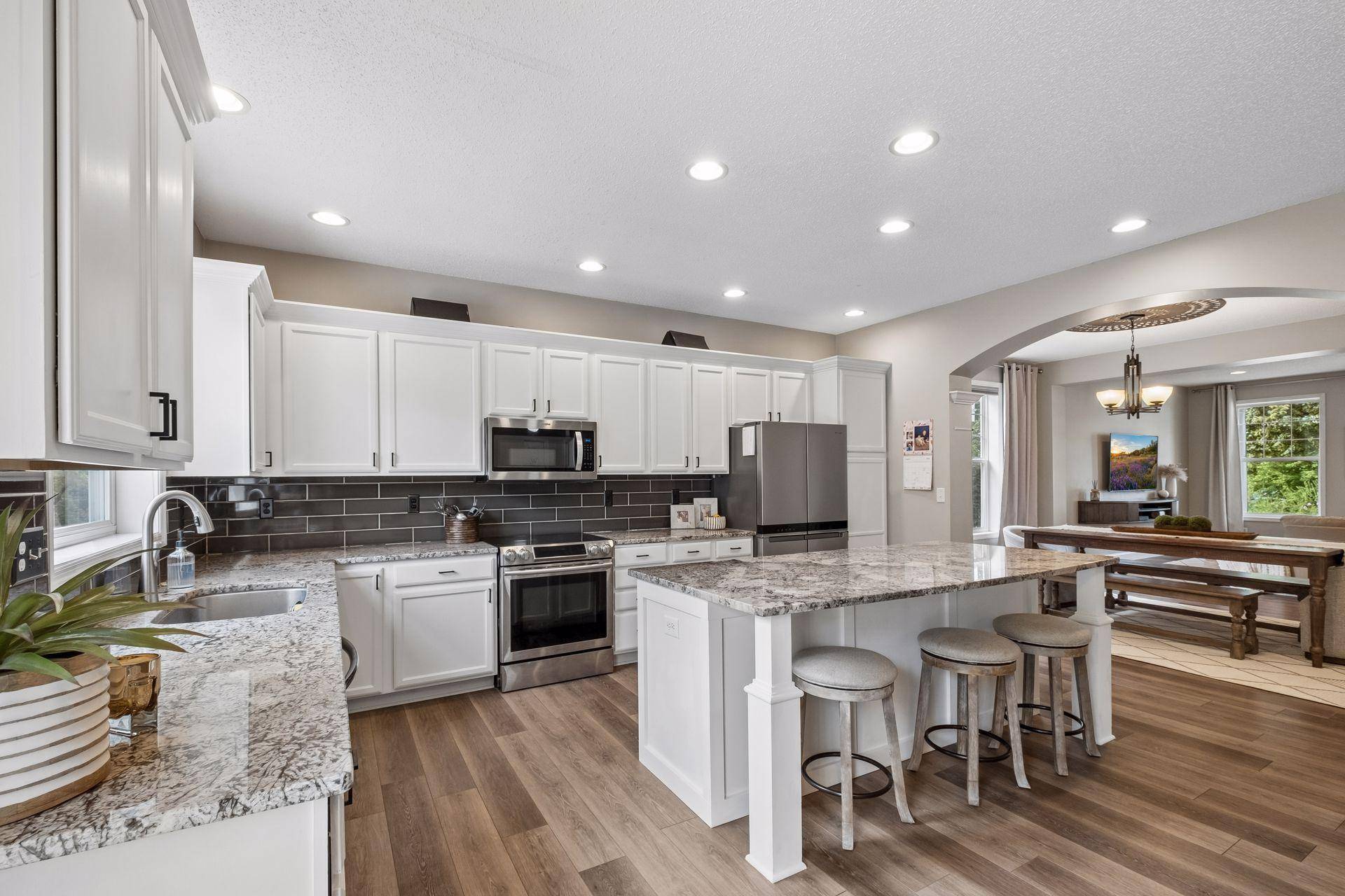 2374 Molnau CT, Chaska, MN 55318