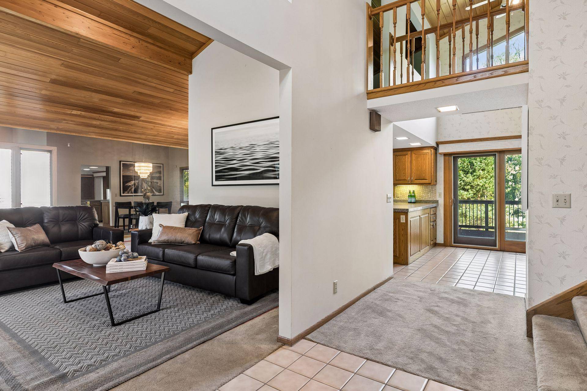 20 Deer Hills DR, North Oaks, MN 55127