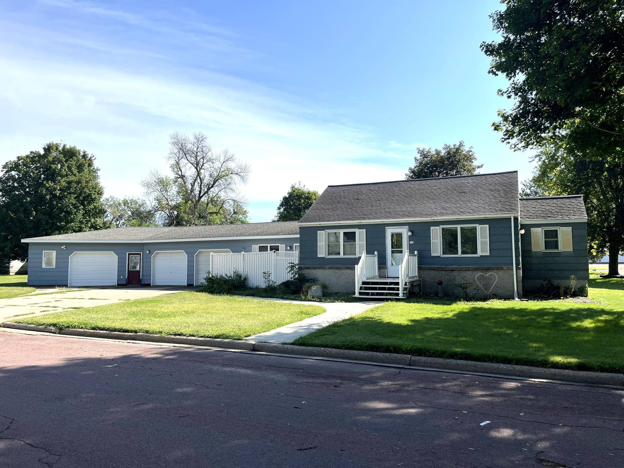 110 S 4th AVE W, Truman, MN 56088