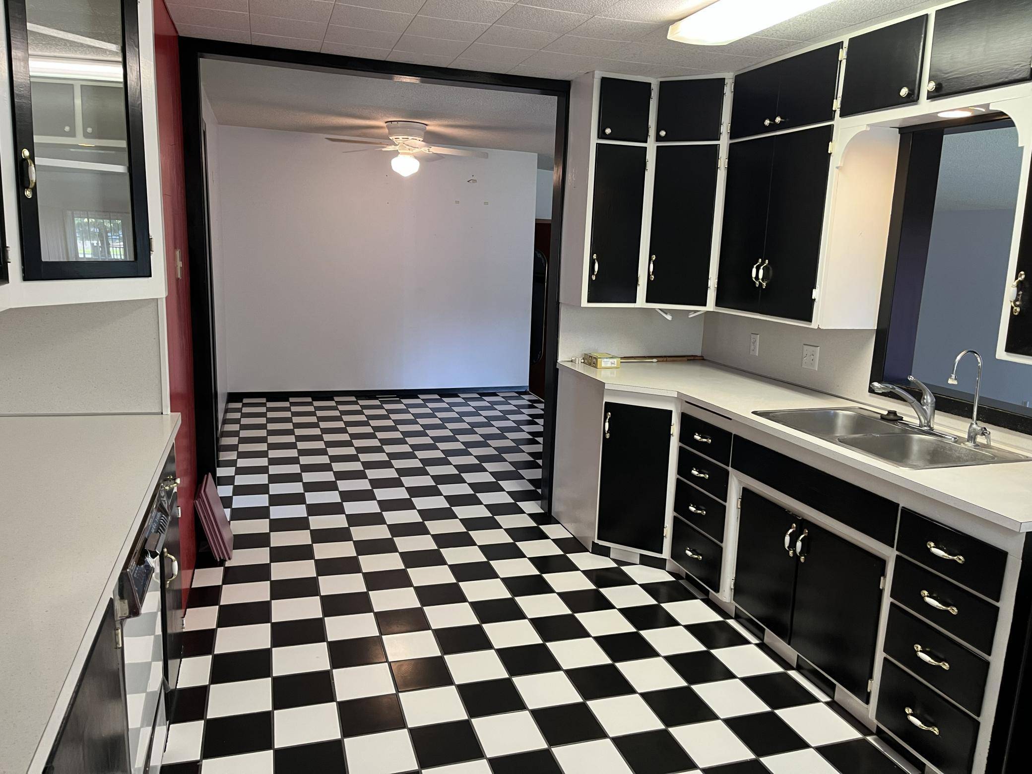 110 S 4th AVE W, Truman, MN 56088
