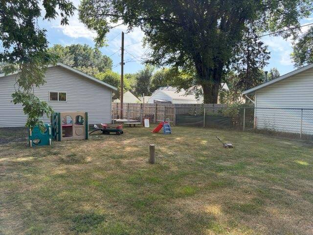 1216 4th AVE N, Moorhead, MN 56560