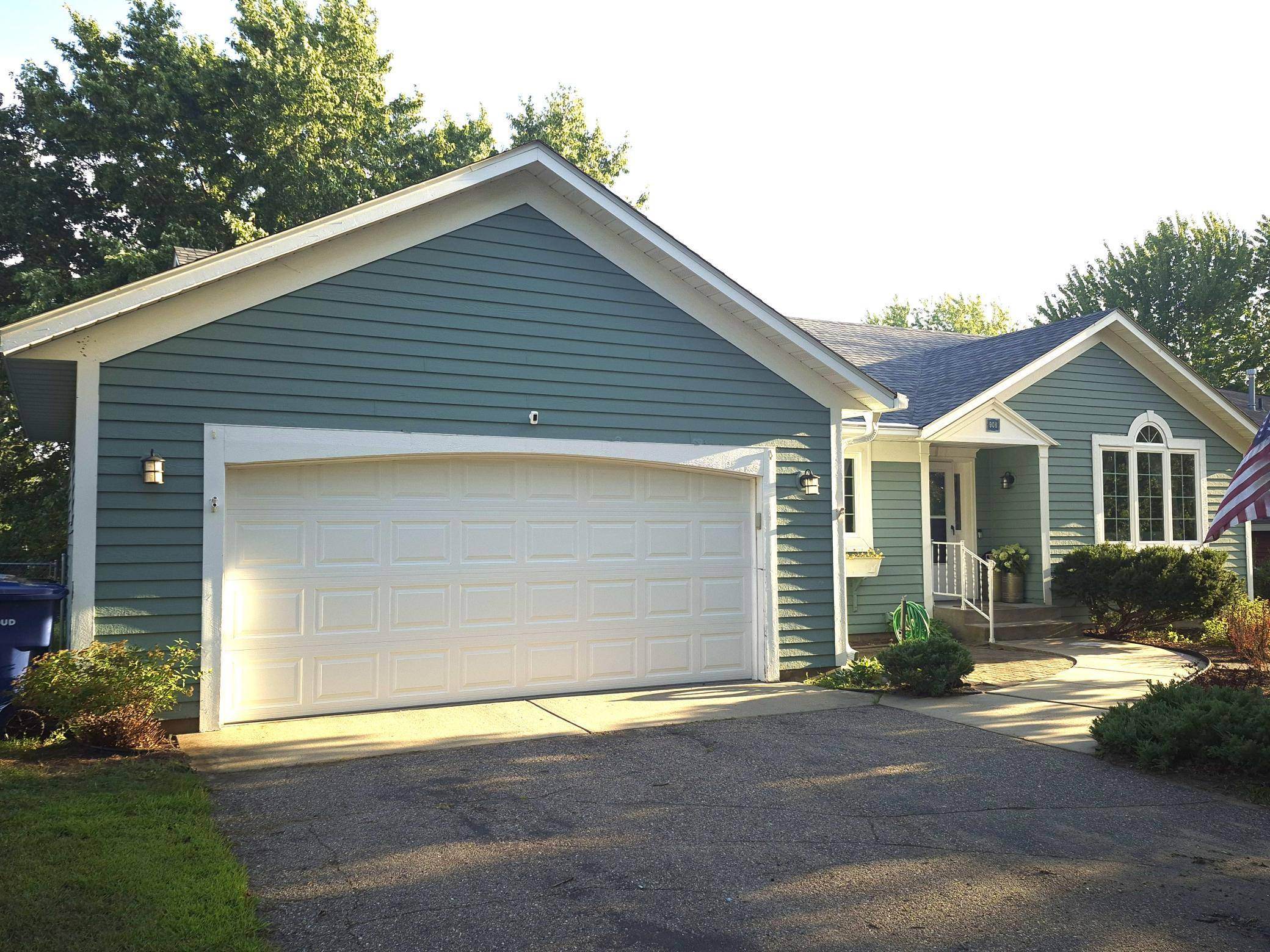 906 21st ST SE, Saint Cloud, MN 56304