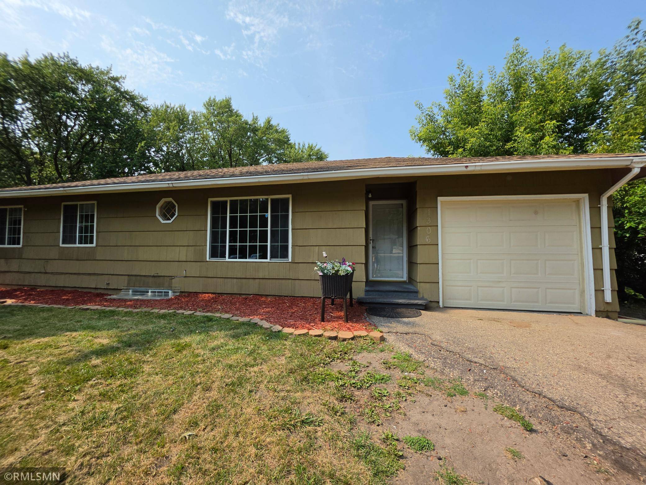 1306 Woodhill RD, Burnsville, MN 55337