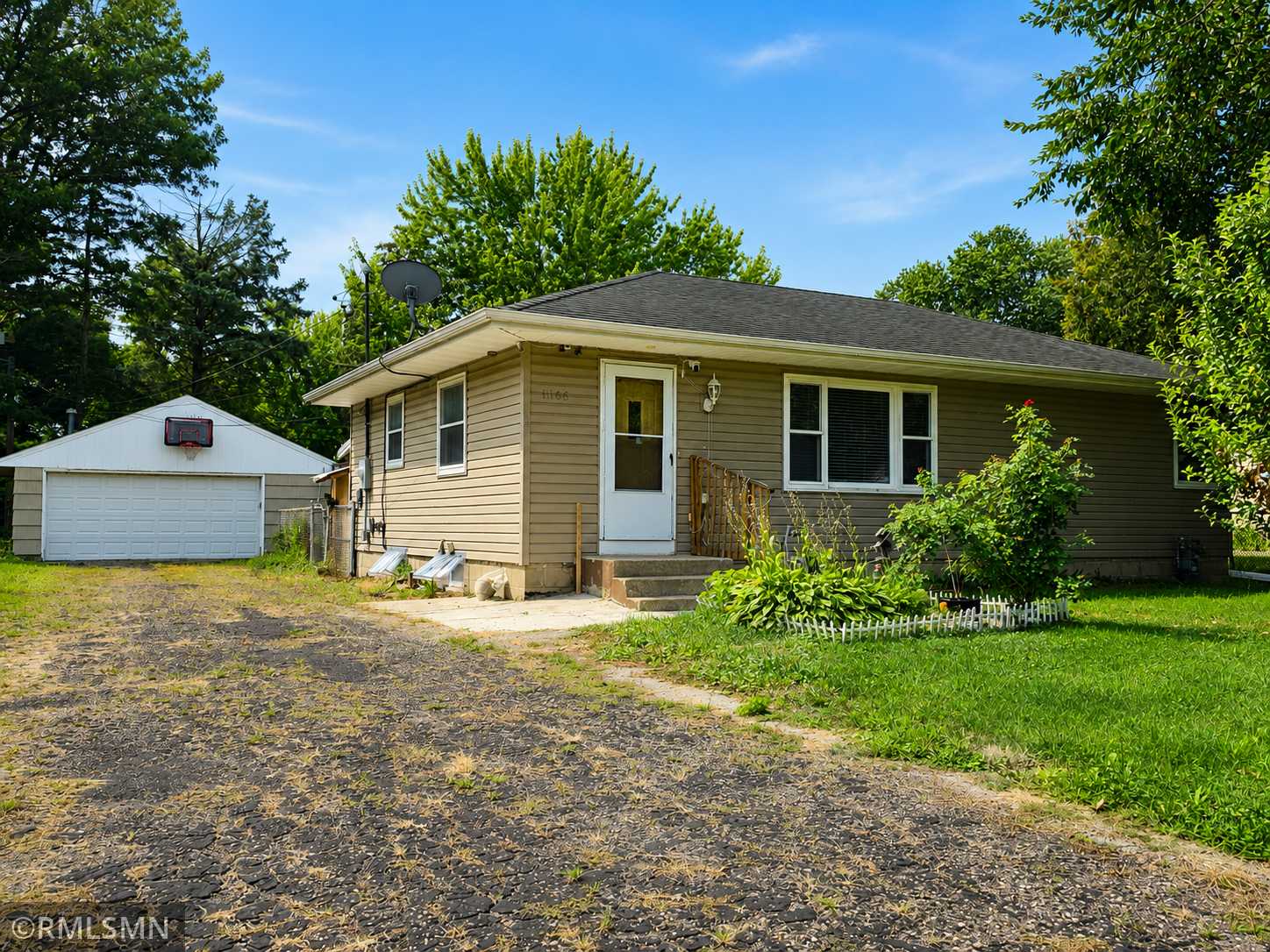 1066 Beatrice ST, Eagan, MN 55065