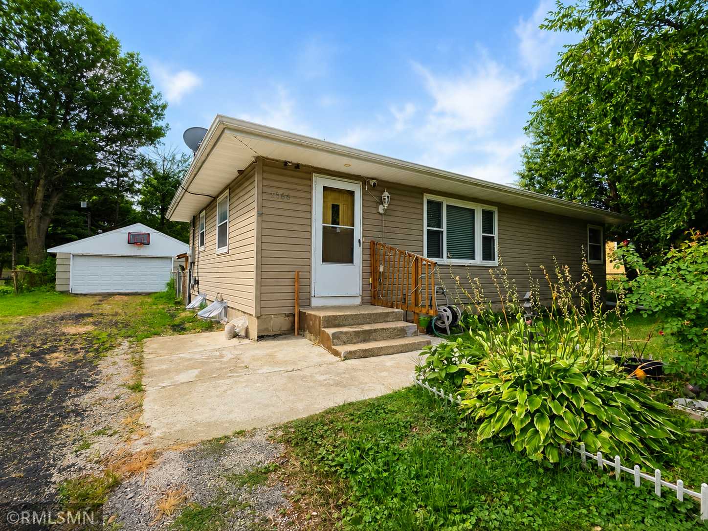 1066 Beatrice ST, Eagan, MN 55065