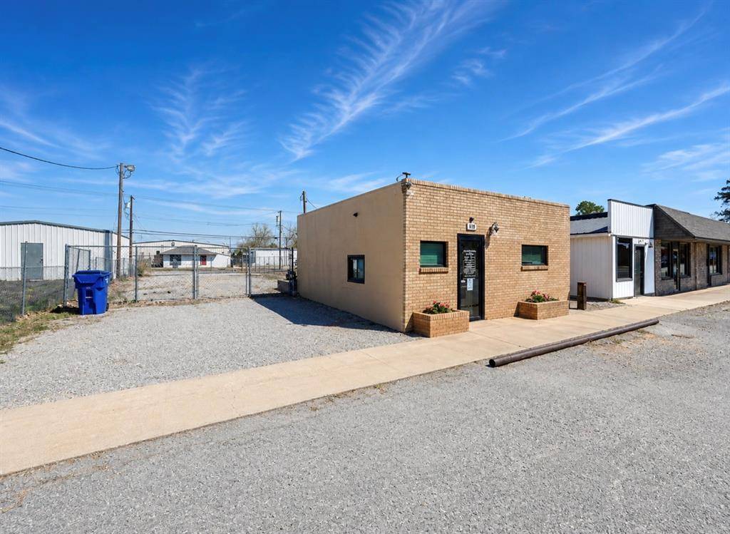 810 W Chickasha AVE, Chickasha, OK 73018