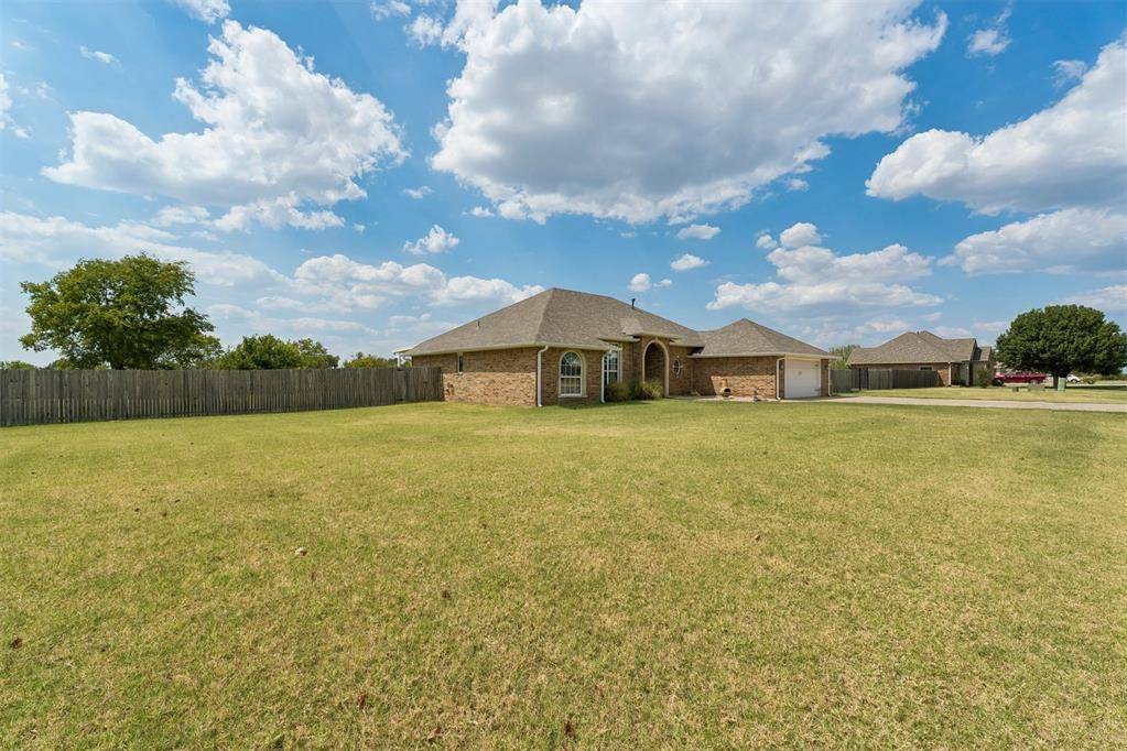 18890 Kelli LN, Shawnee, OK 74801