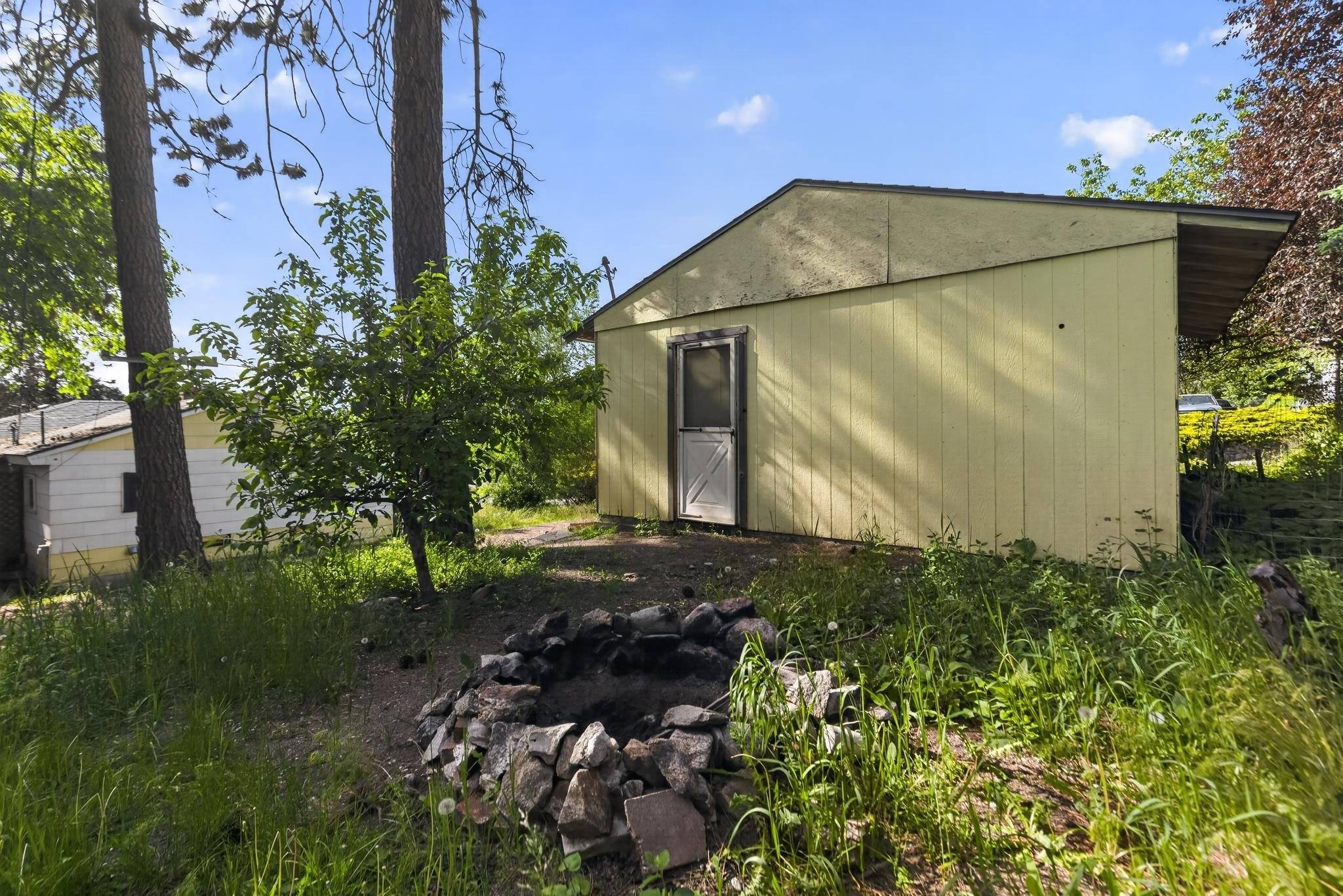 611 S Farr Rd, Spokane Valley, WA 99206-4745