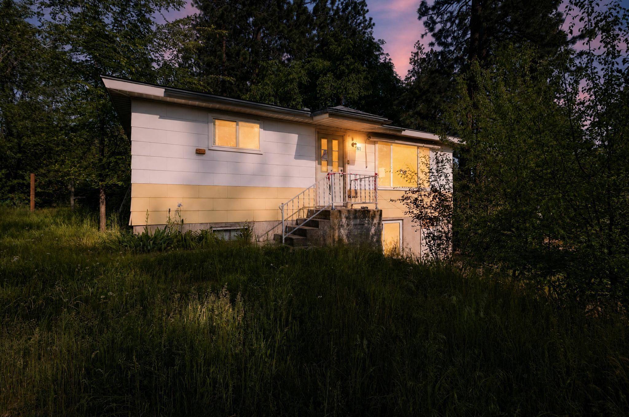 611 S Farr Rd, Spokane Valley, WA 99206-4745