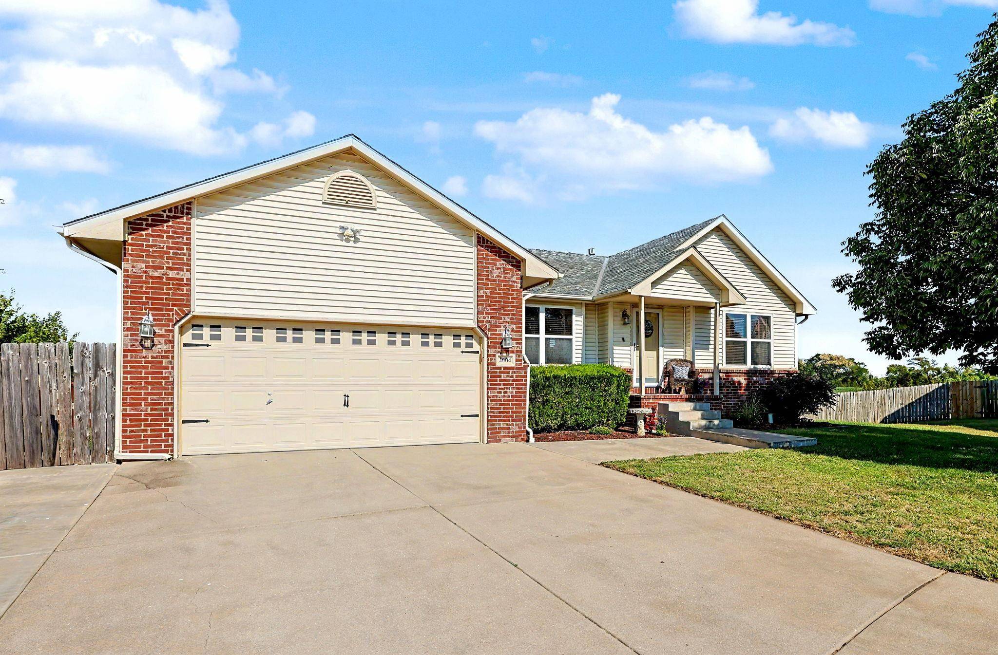2604 Mainsgate Cir, Augusta, KS 67010