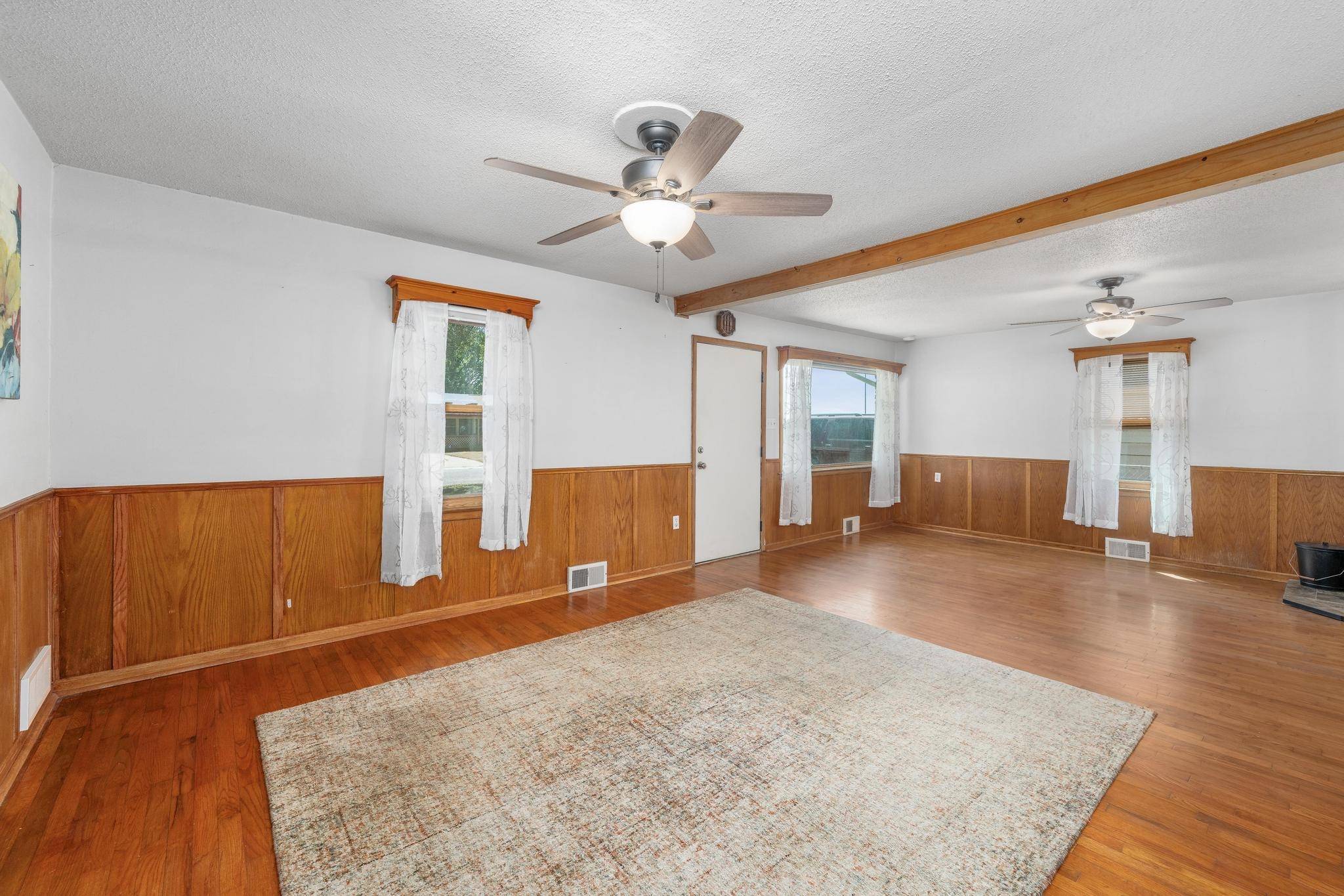 2110 Oak St, Harper, KS 67058