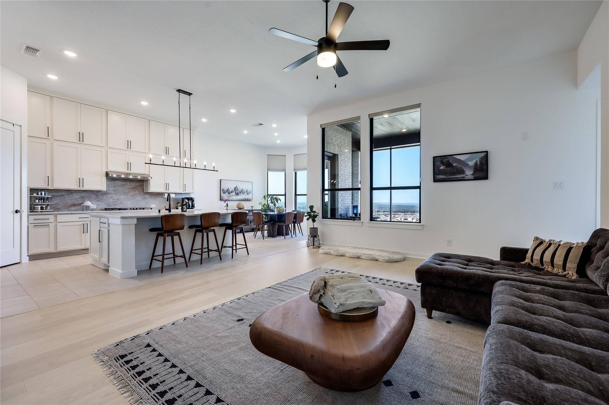 22809 Golden Daisy LN, Lago Vista, TX 78645