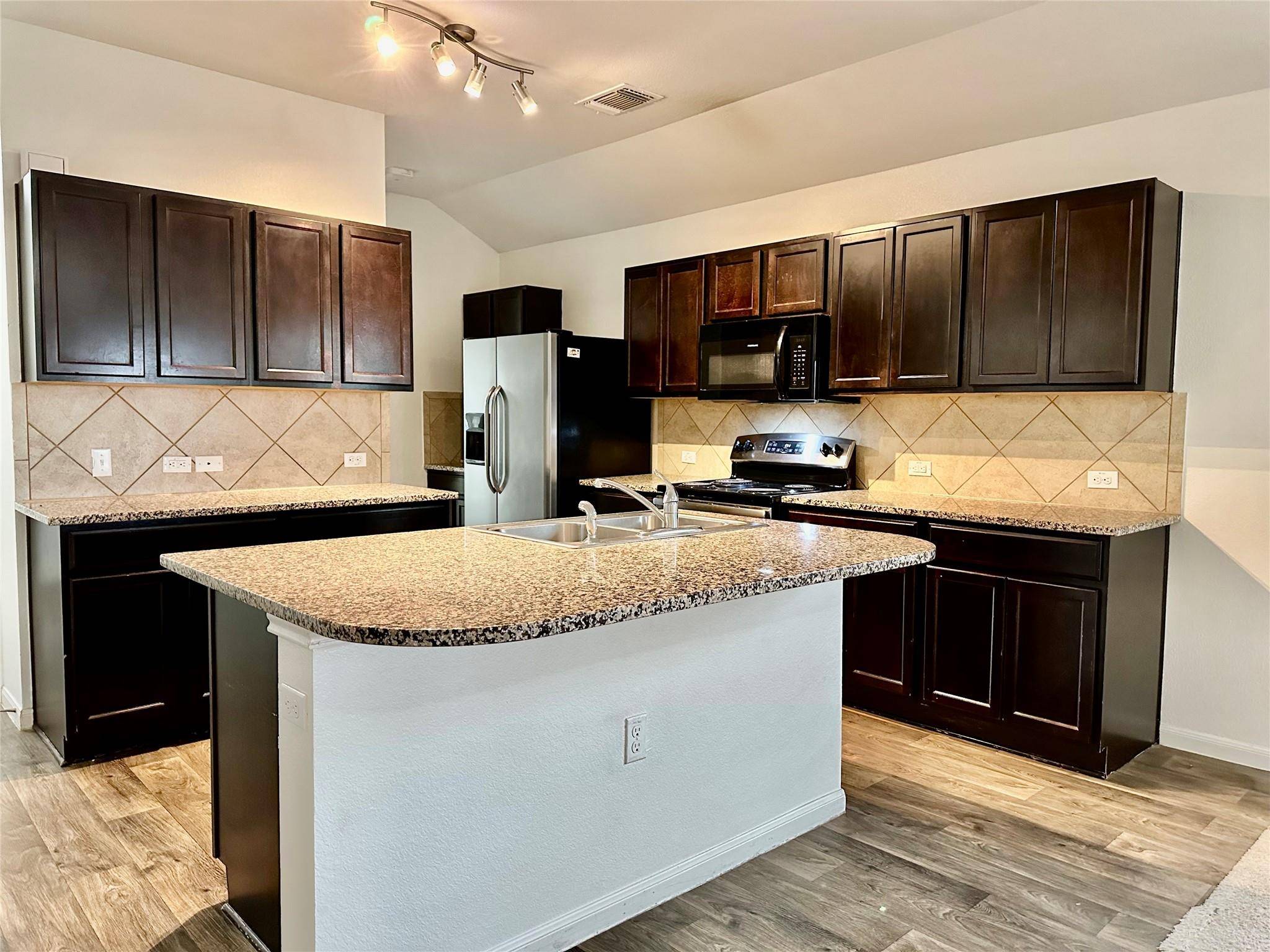 102 Acadia CV, Hutto, TX 78634