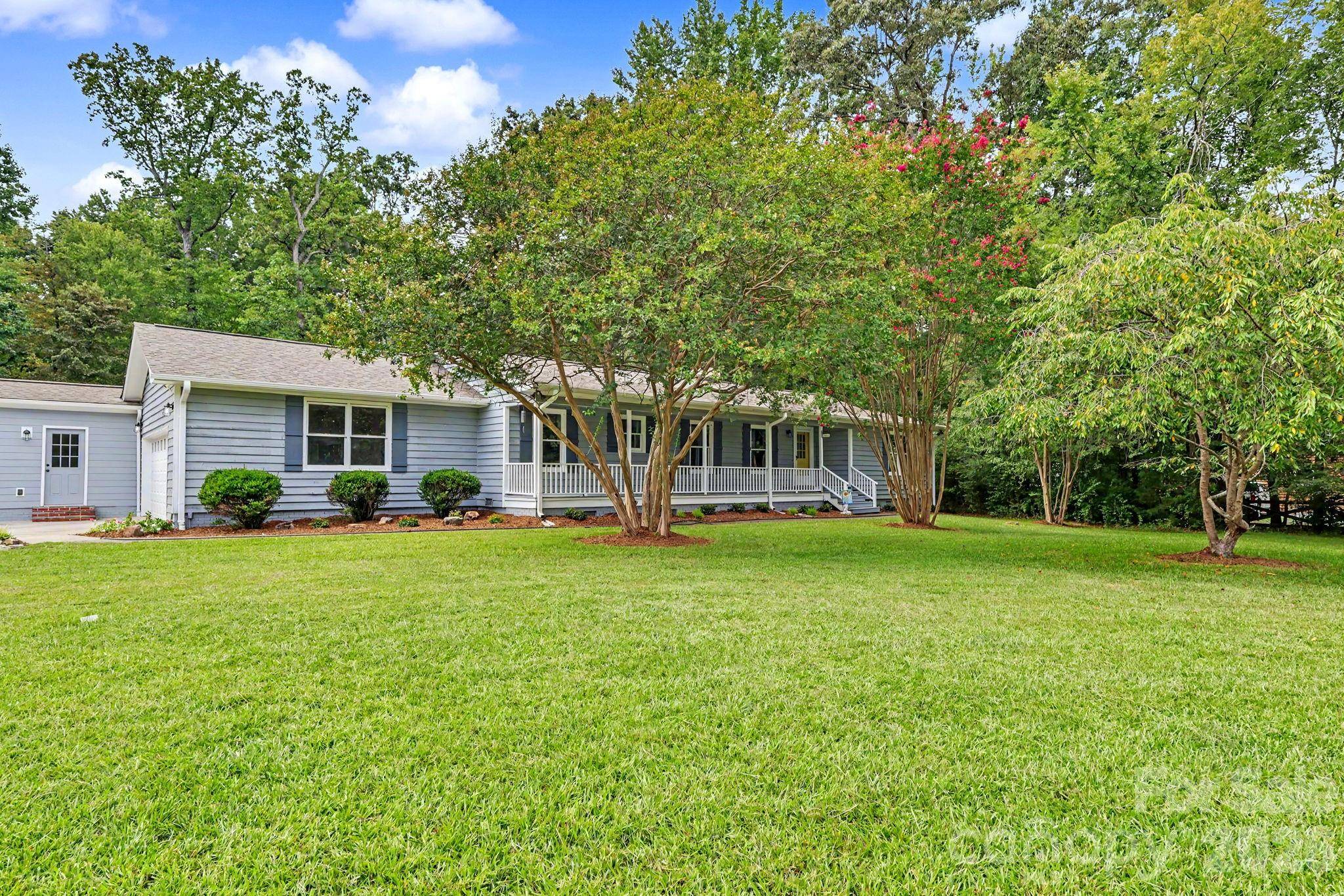 3201 Fairforest DR, Matthews, NC 28104