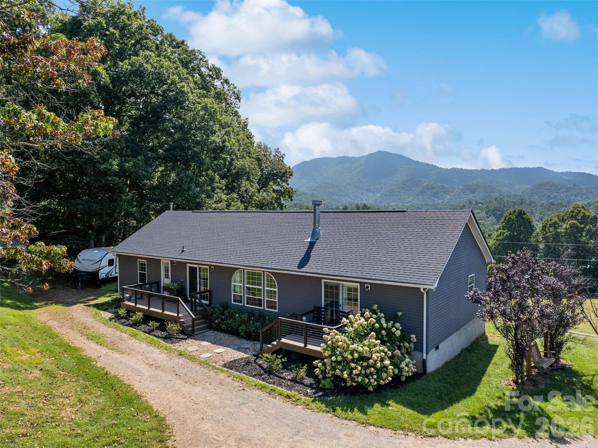90 Blueberry Hill DR, Clyde, NC 28721
