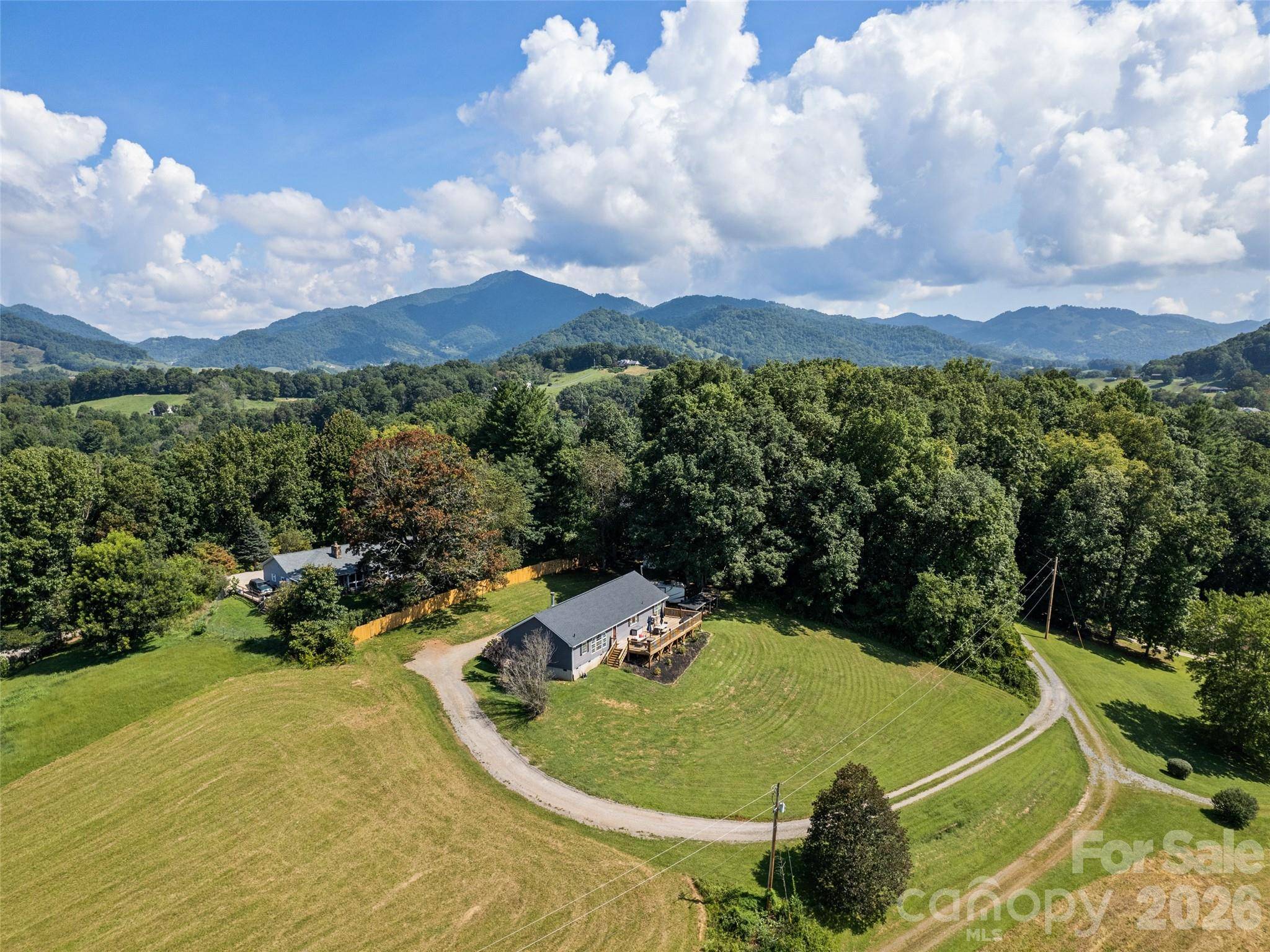 90 Blueberry Hill DR, Clyde, NC 28721