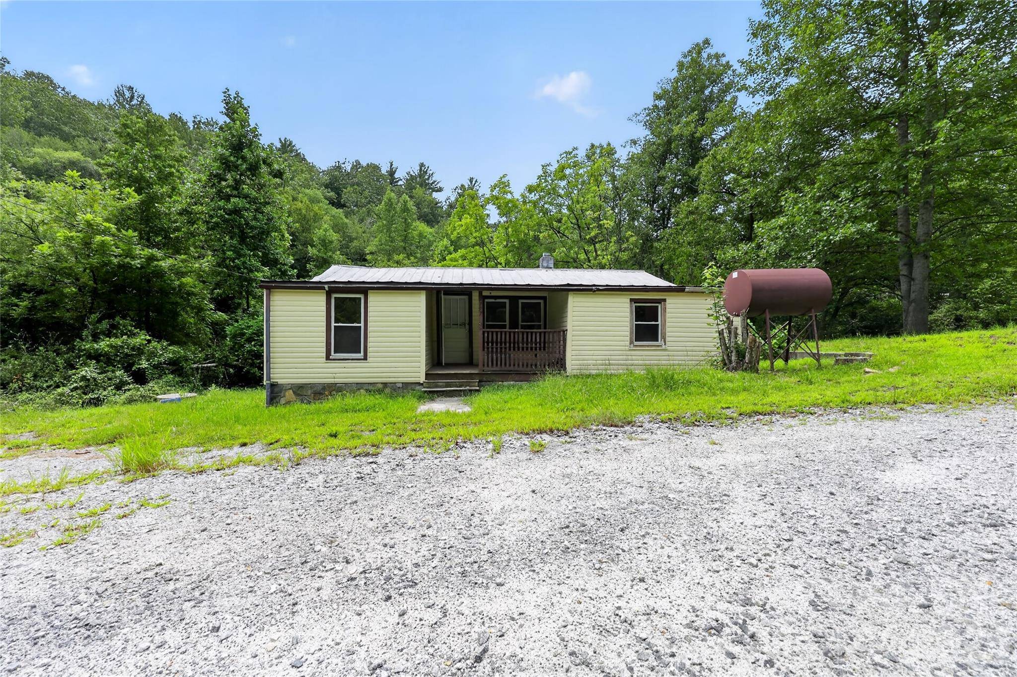 2797 HT RD, Lenoir, NC 28645