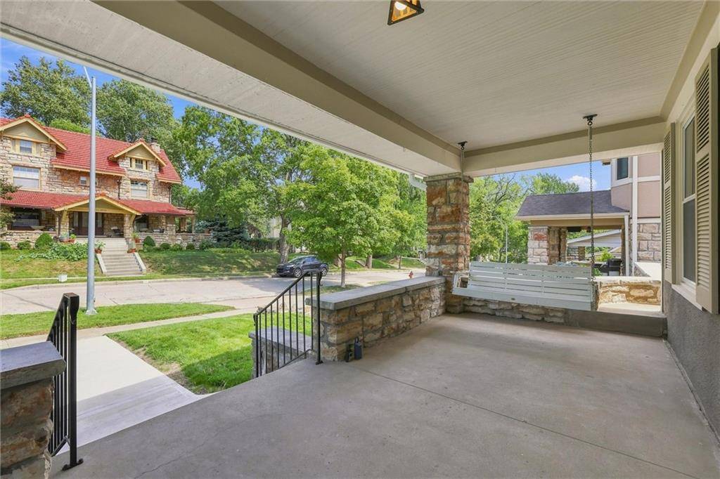 15 E 54TH ST, Kansas City, MO 64112