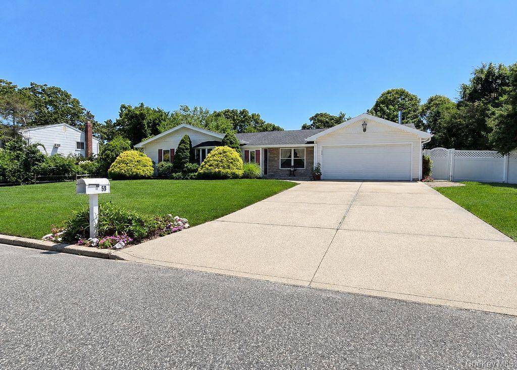 53 Orleans GN, Coram, NY 11727