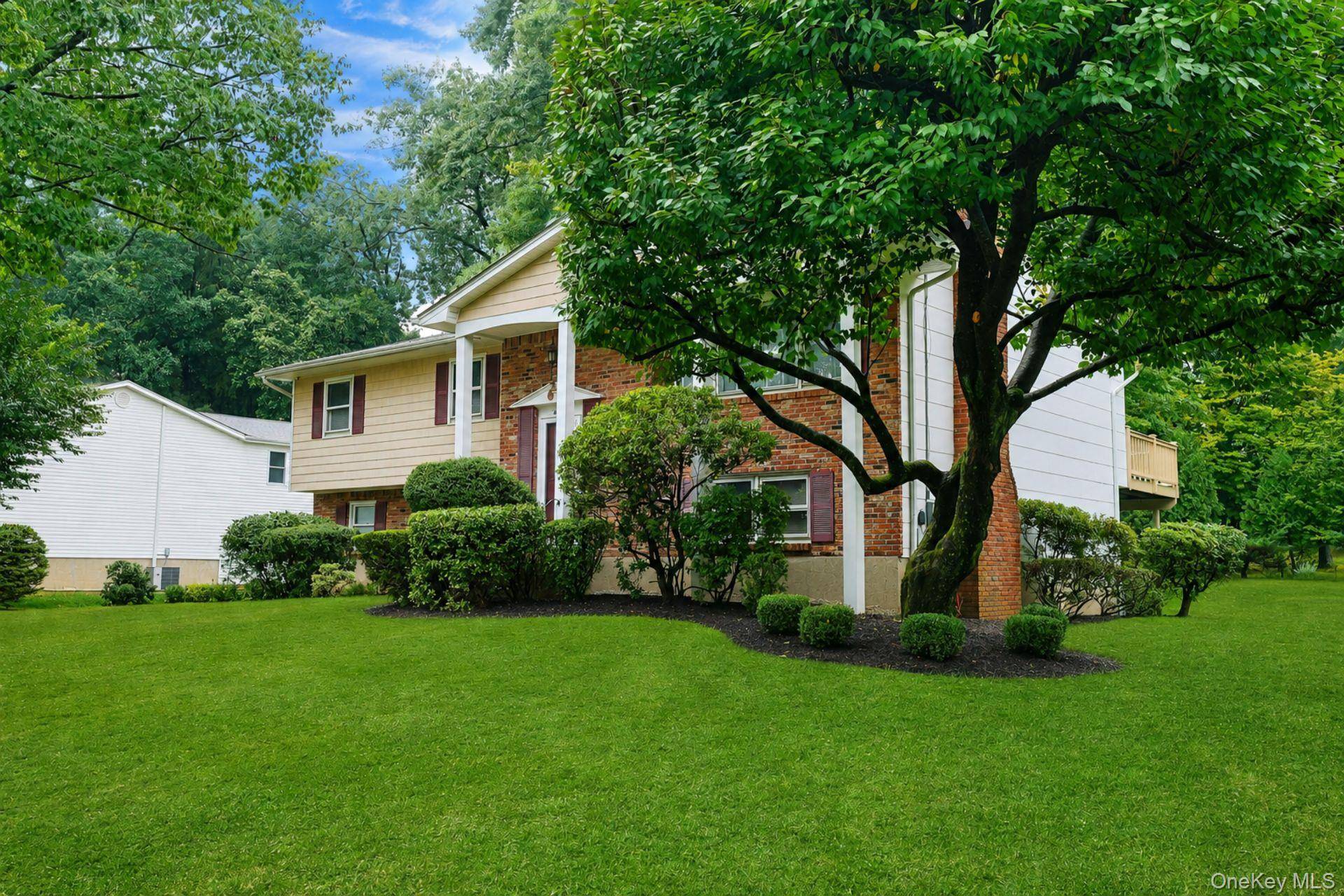 38 York DR, New City, NY 10956