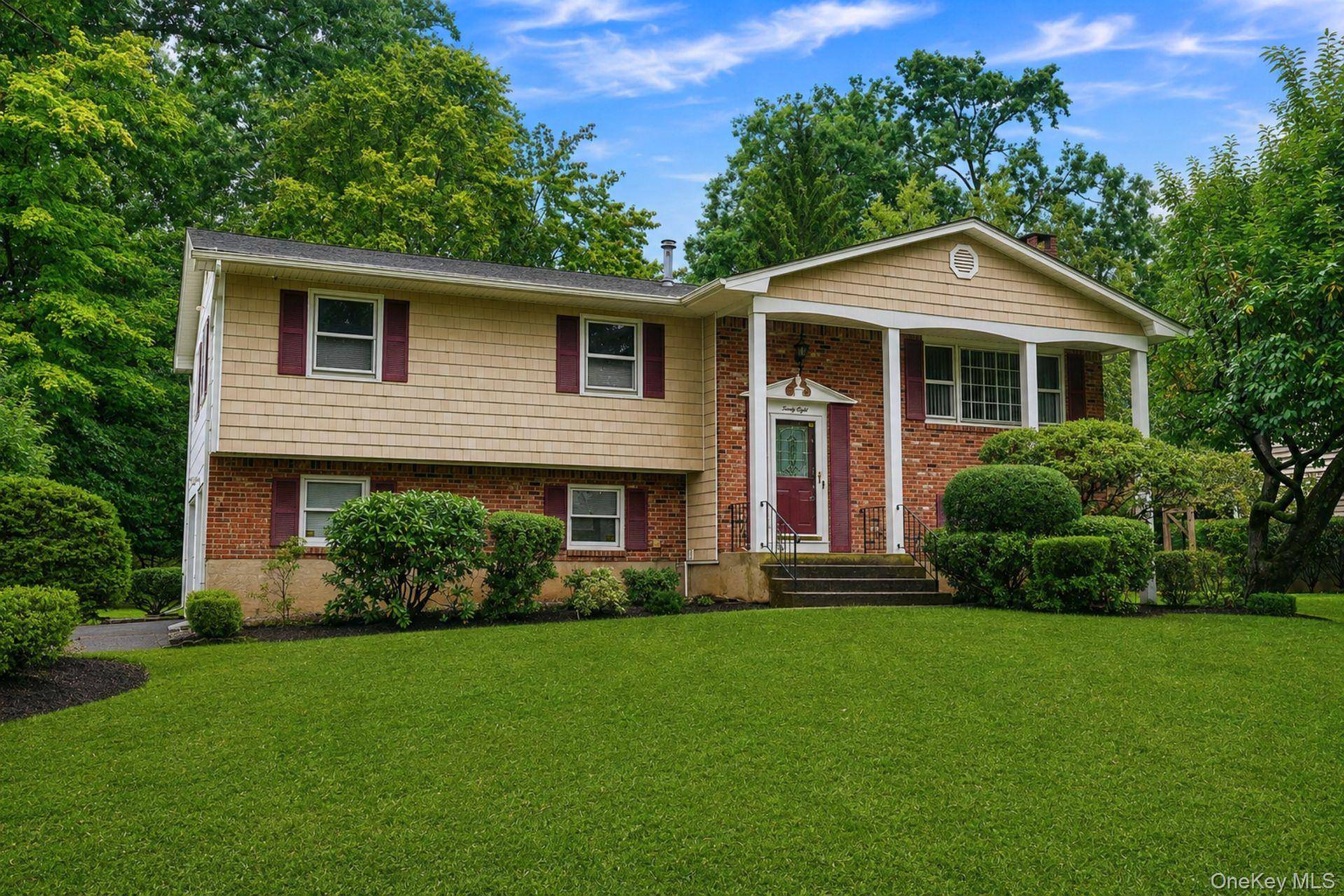 38 York DR, New City, NY 10956