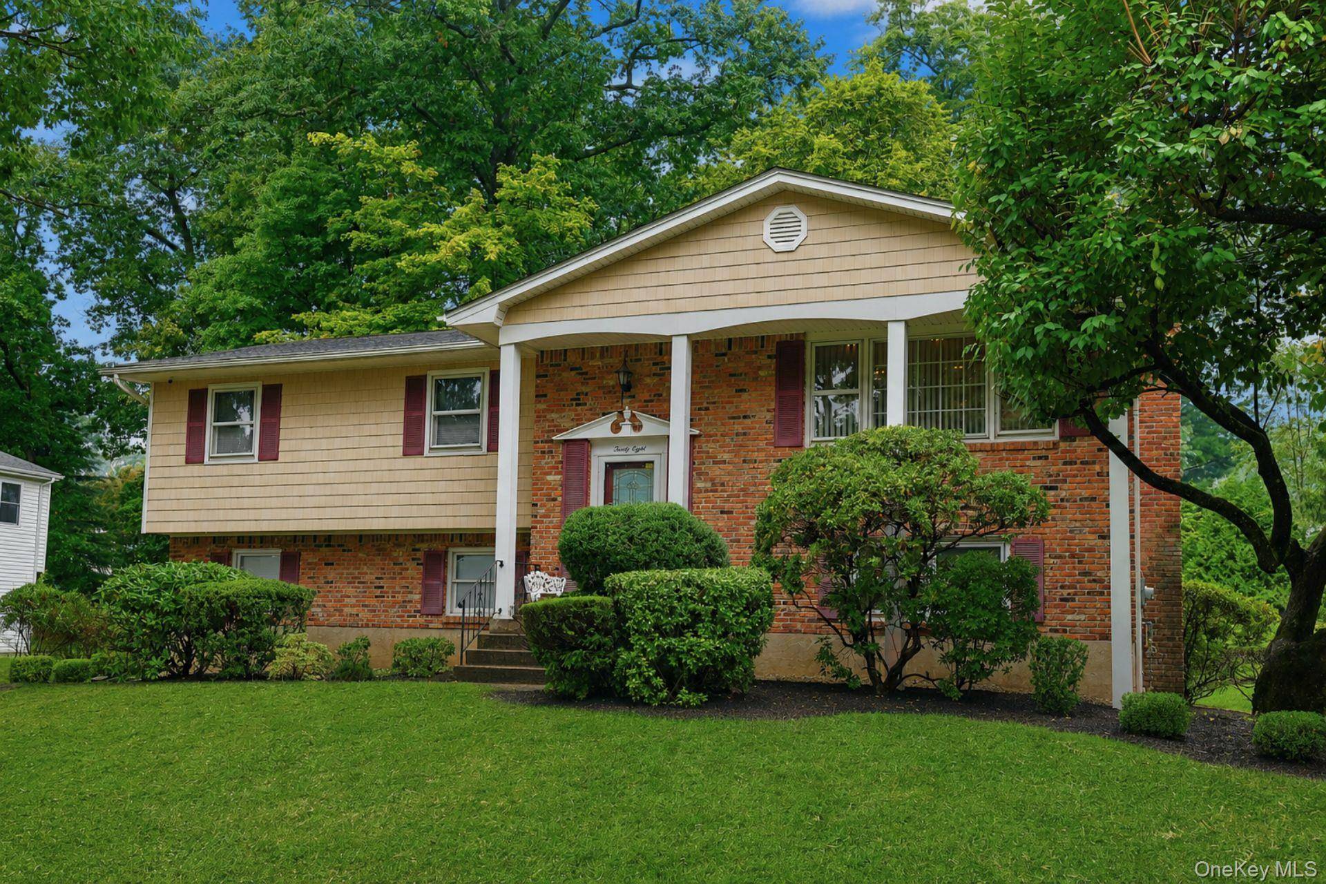 38 York DR, New City, NY 10956