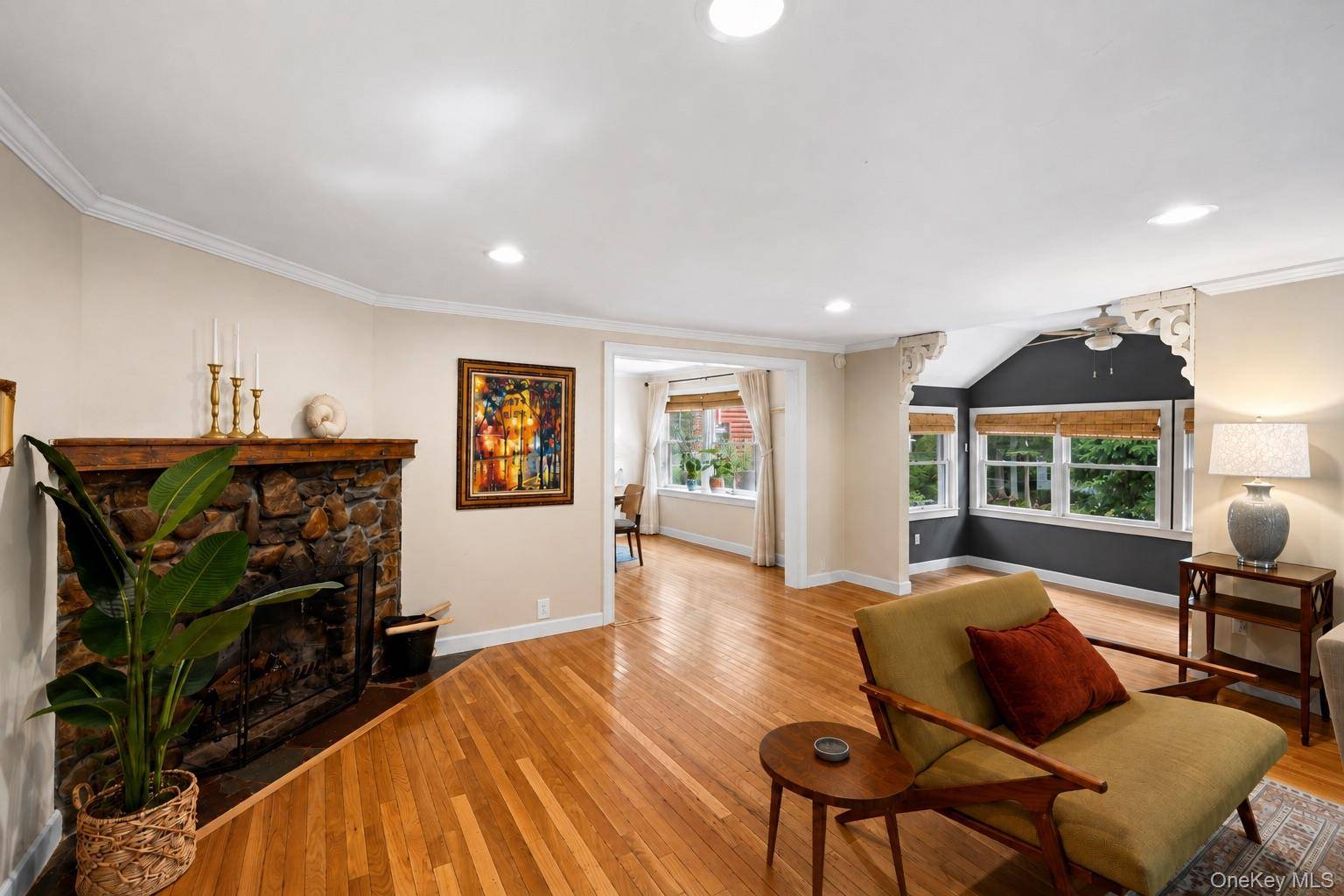 18 Walnut AVE, Setauket, NY 11733