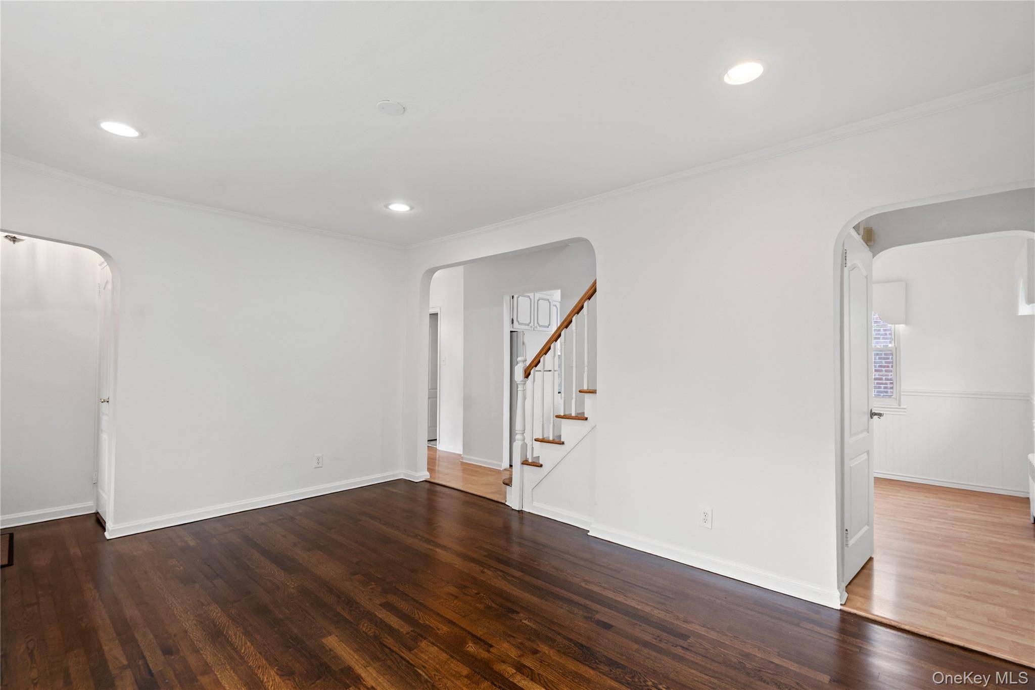 466 Croyden RD, Garden City South, NY 11530