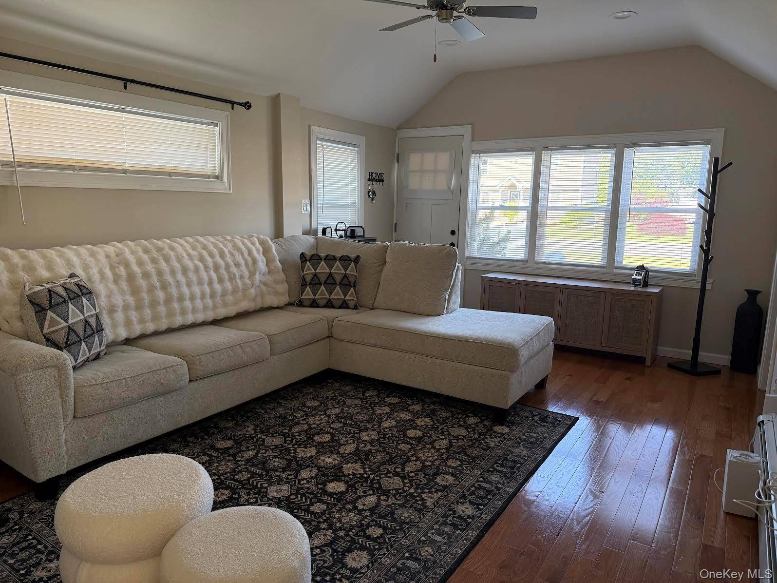 19 9th AVE, Huntington Station, NY 11746